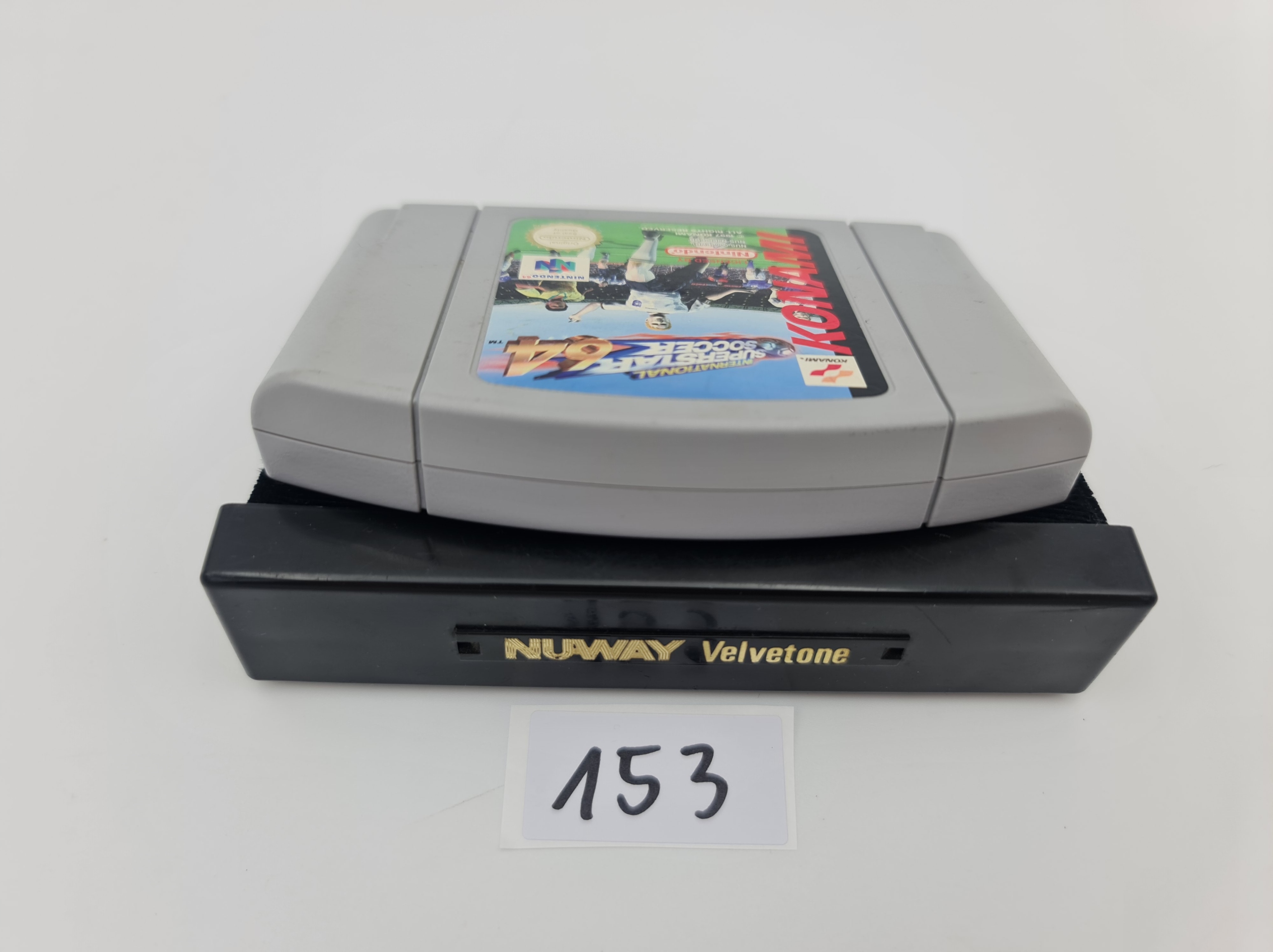 NINTENDO 64 INTERNATIONAL SUPERSTAR SOCCER 64 Producent Nintendo