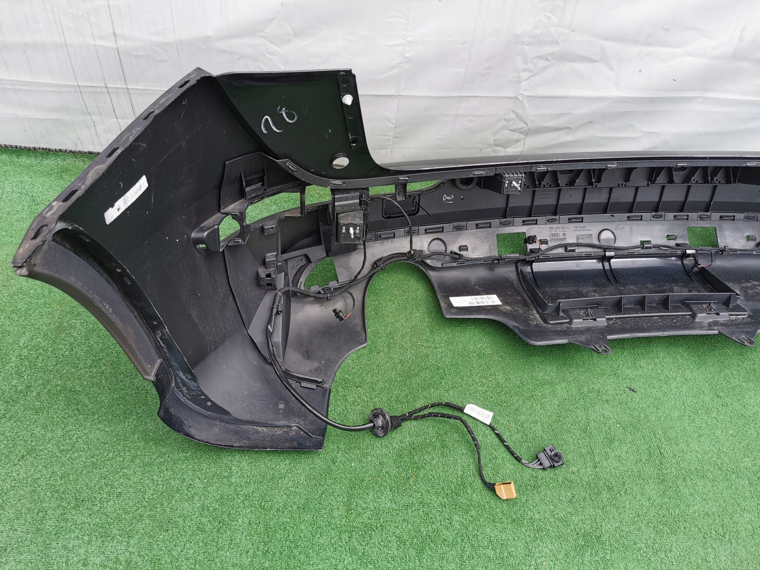 ZDERZAK TYŁ TYLNY INSTALACJA DYFUZOR AUDI Q5 8R0 S-LINE 8R0807511B Strona zabudowy tył