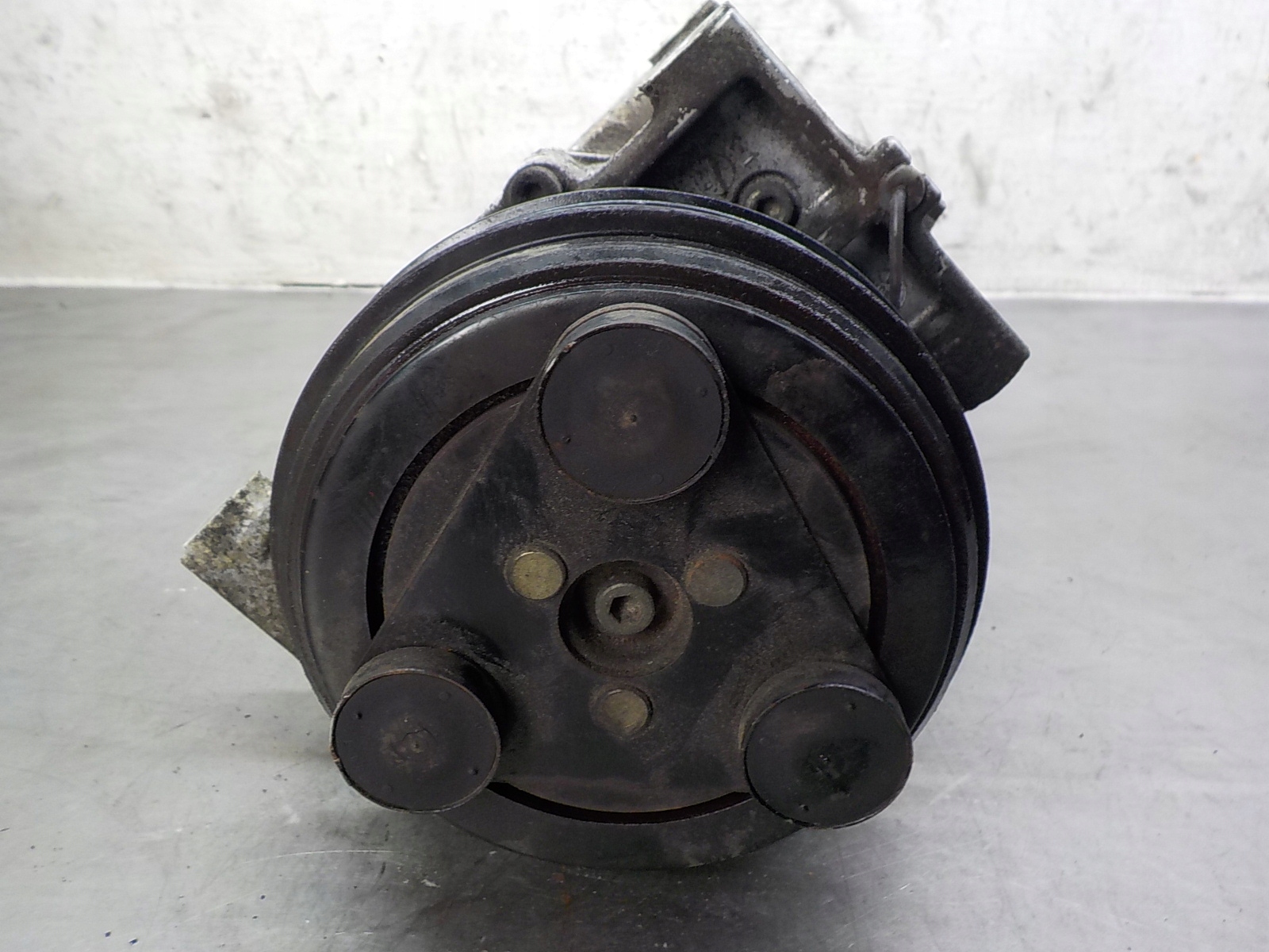 SUBARU IMPREZA II 2.0 B kompresor pumpa klimatizaci 73111FE040