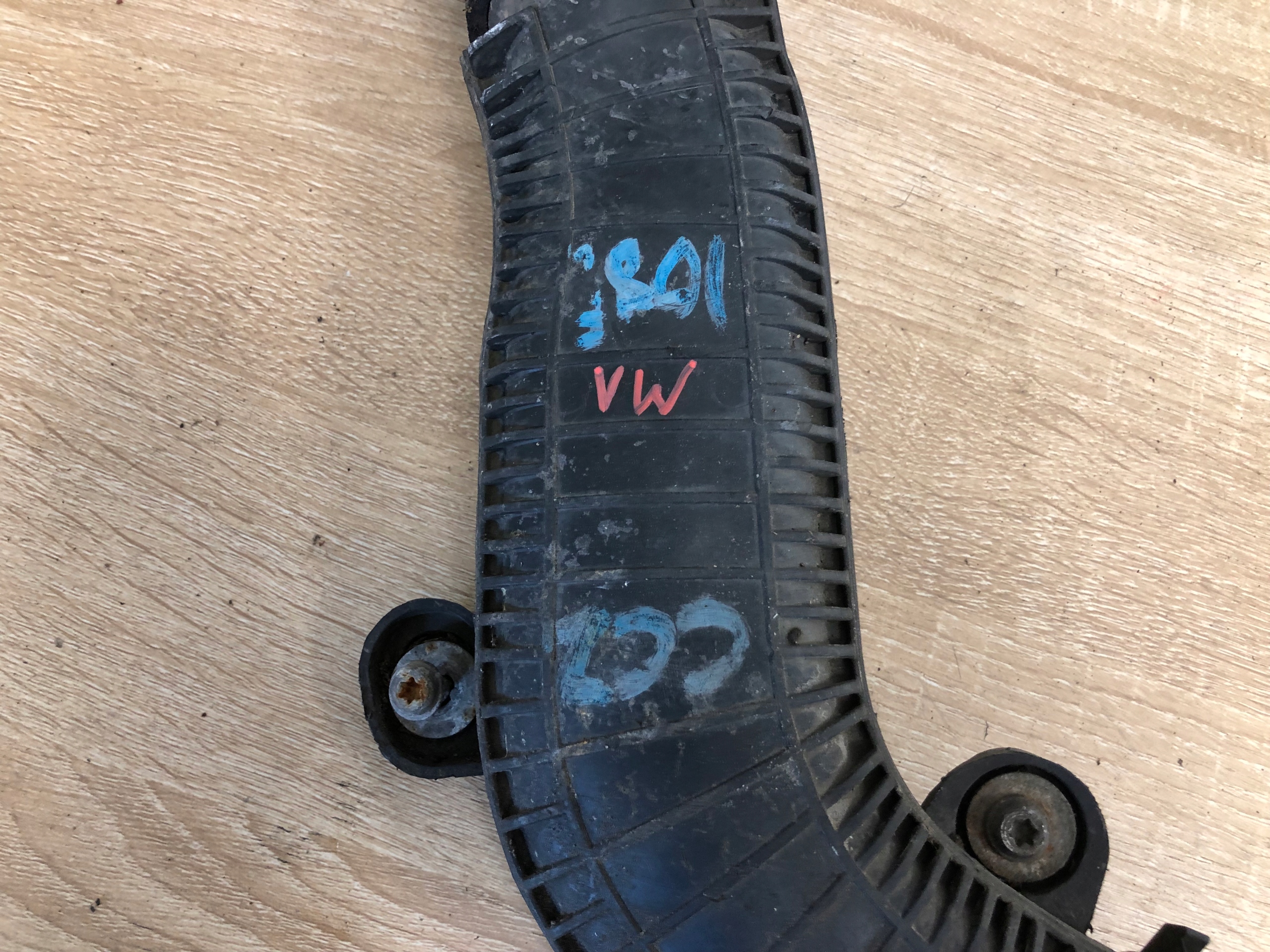 cijev prijenos interkulera VW SKODA AUDI 1K0145840R