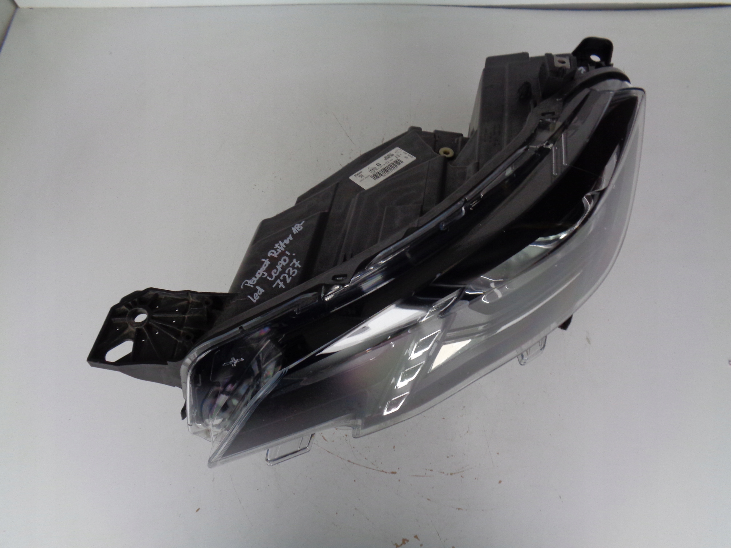 light left REFLEKTOR PEUGEOT RIFTER 18- LED