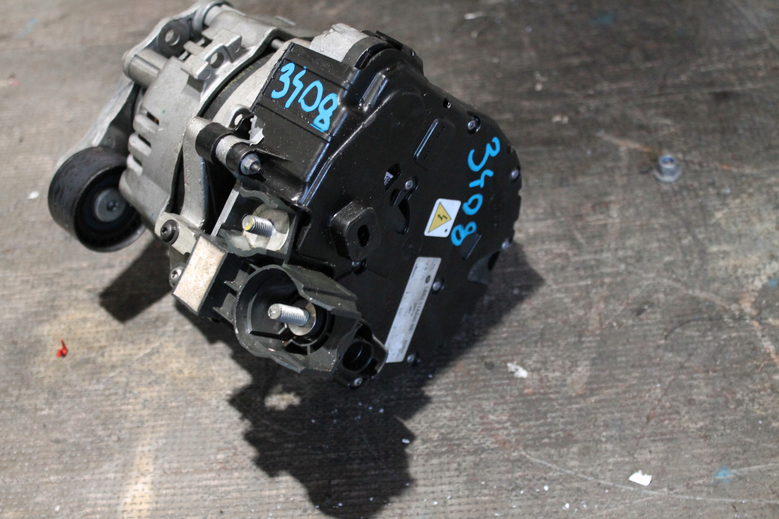 3408. alternator RANGE ROVER L8B2-11A240-BE