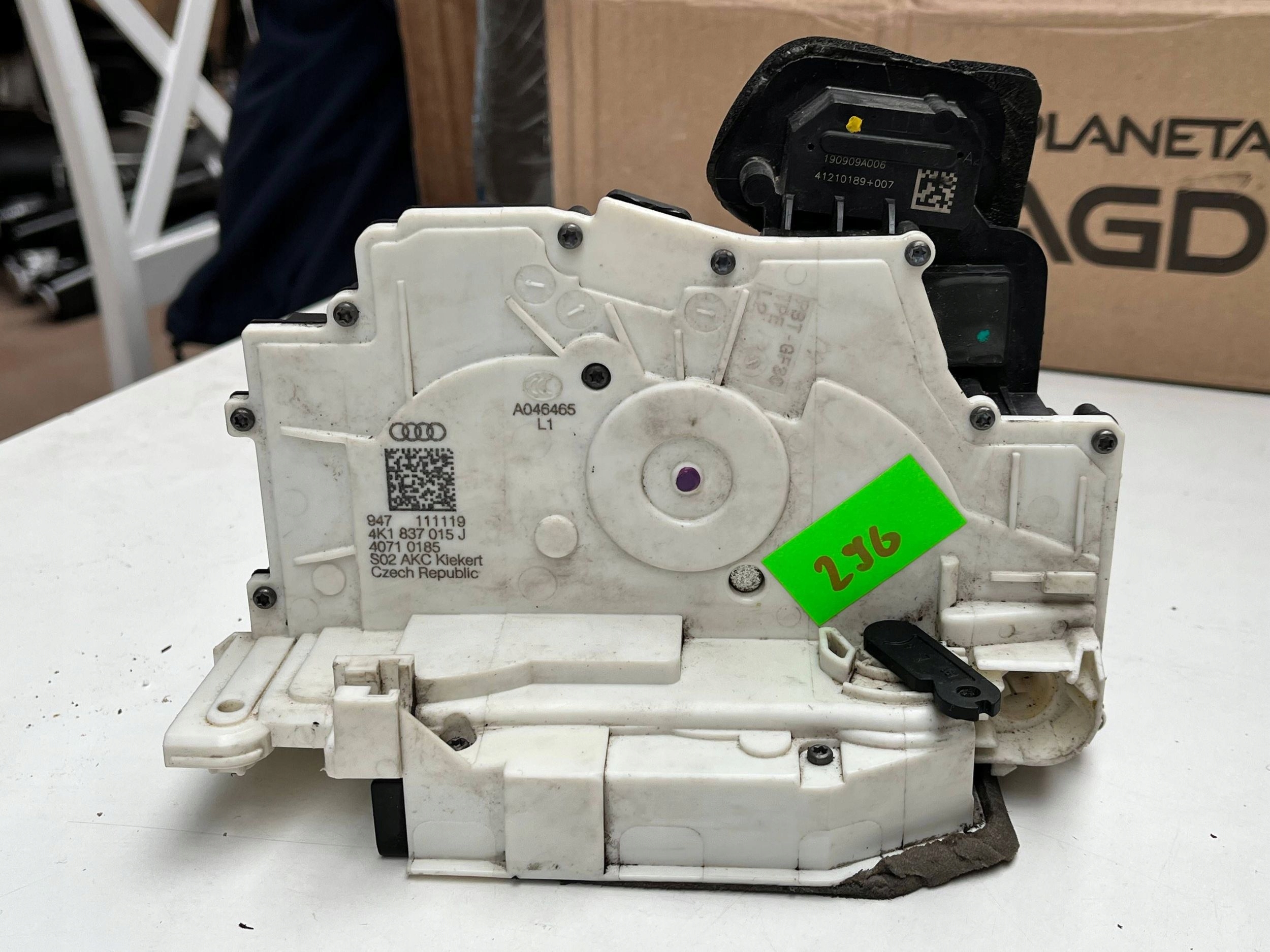 AUDI A6 C8 4K lock door left front 4K1837015J original !J