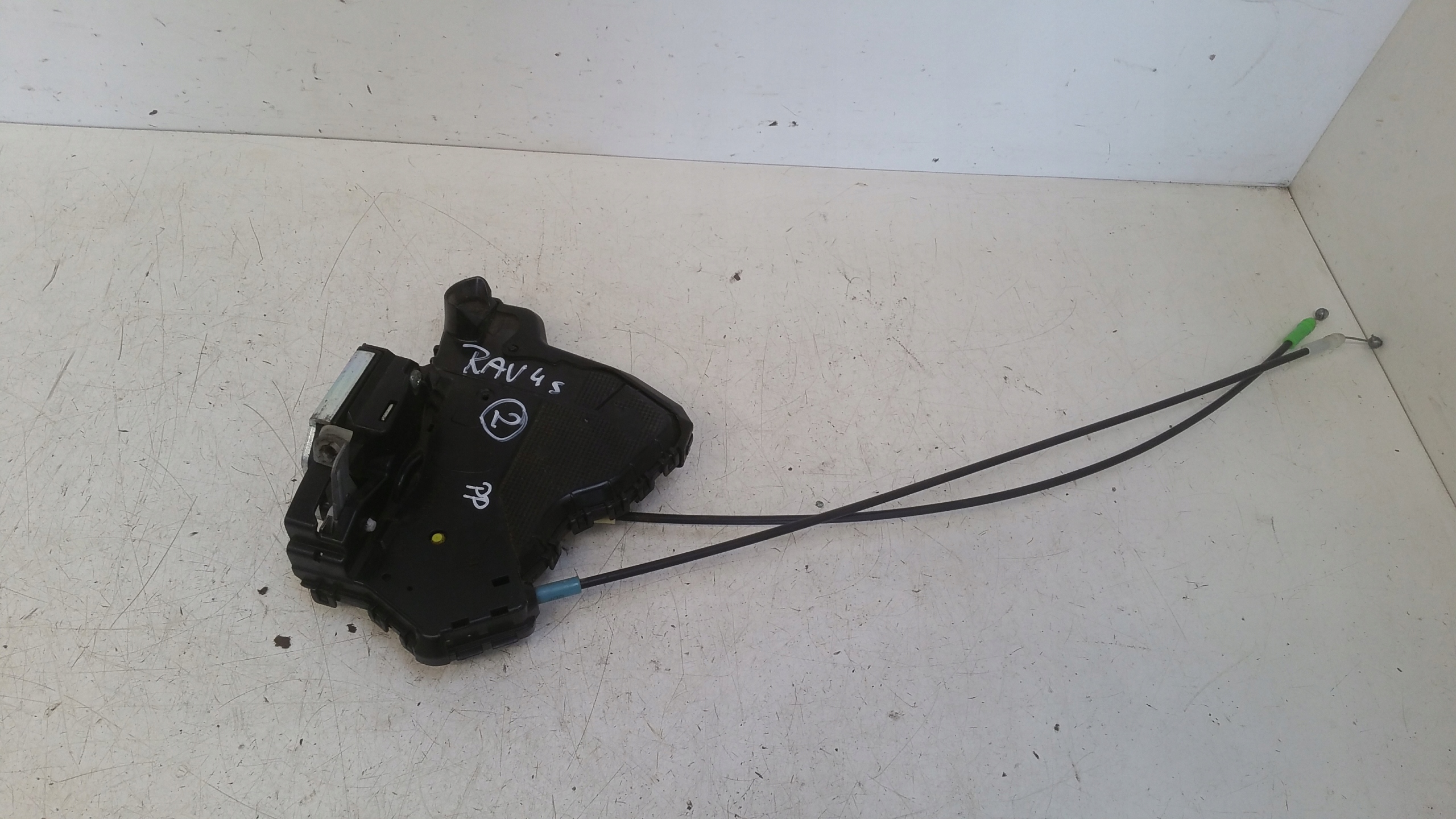 lock right front 6 PIN 71218039 Toyota RAV4