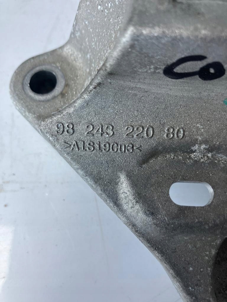 Halter Getriebehalter getriebe CORSA F 1.2 VTI 9824322080