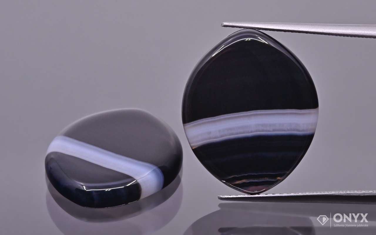 Onyx pruhovaný kabošon Pár markýza 19x16 mm