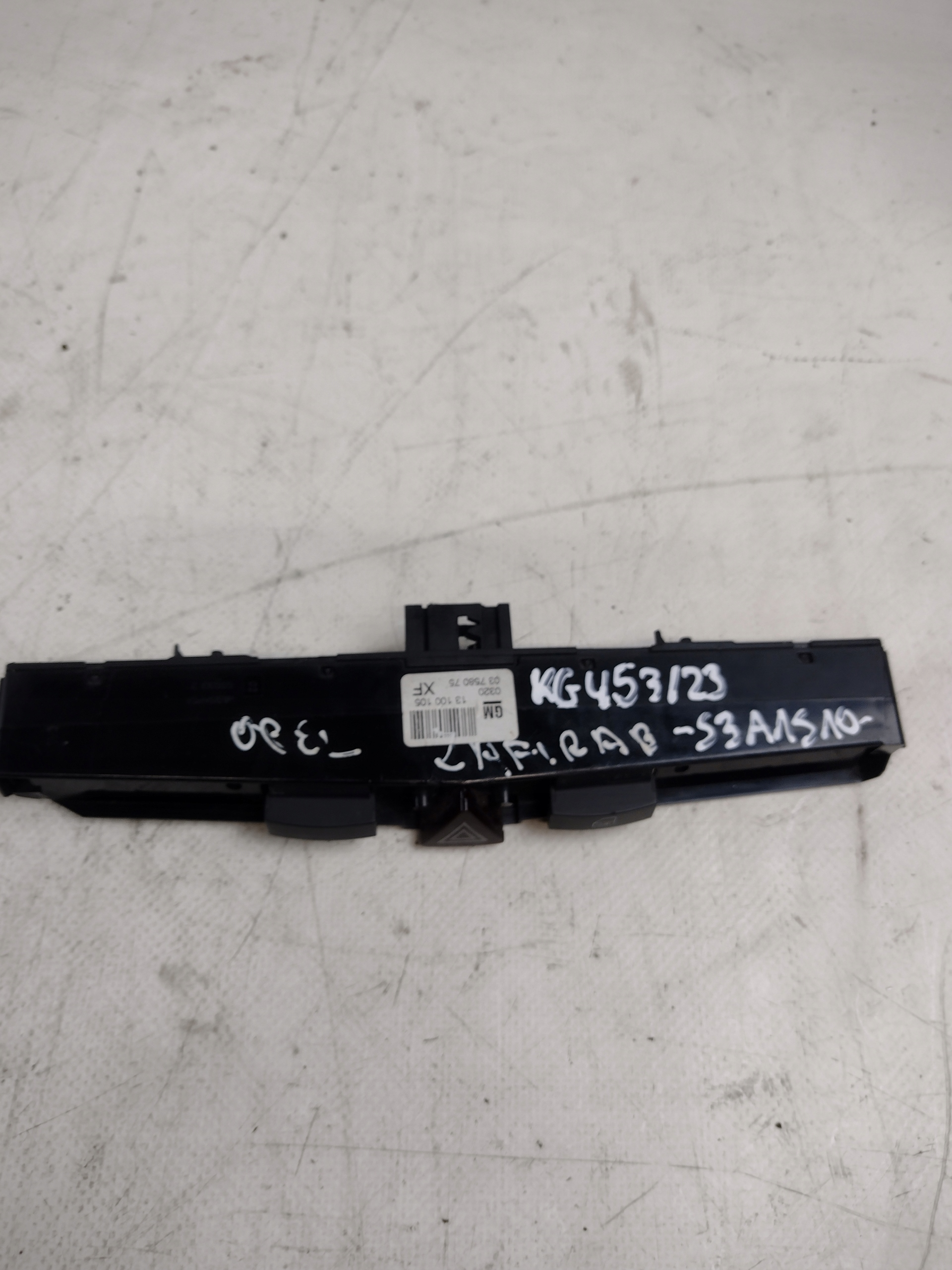 lichtschalter des warnblickschalters Opel Zafira B 13100105