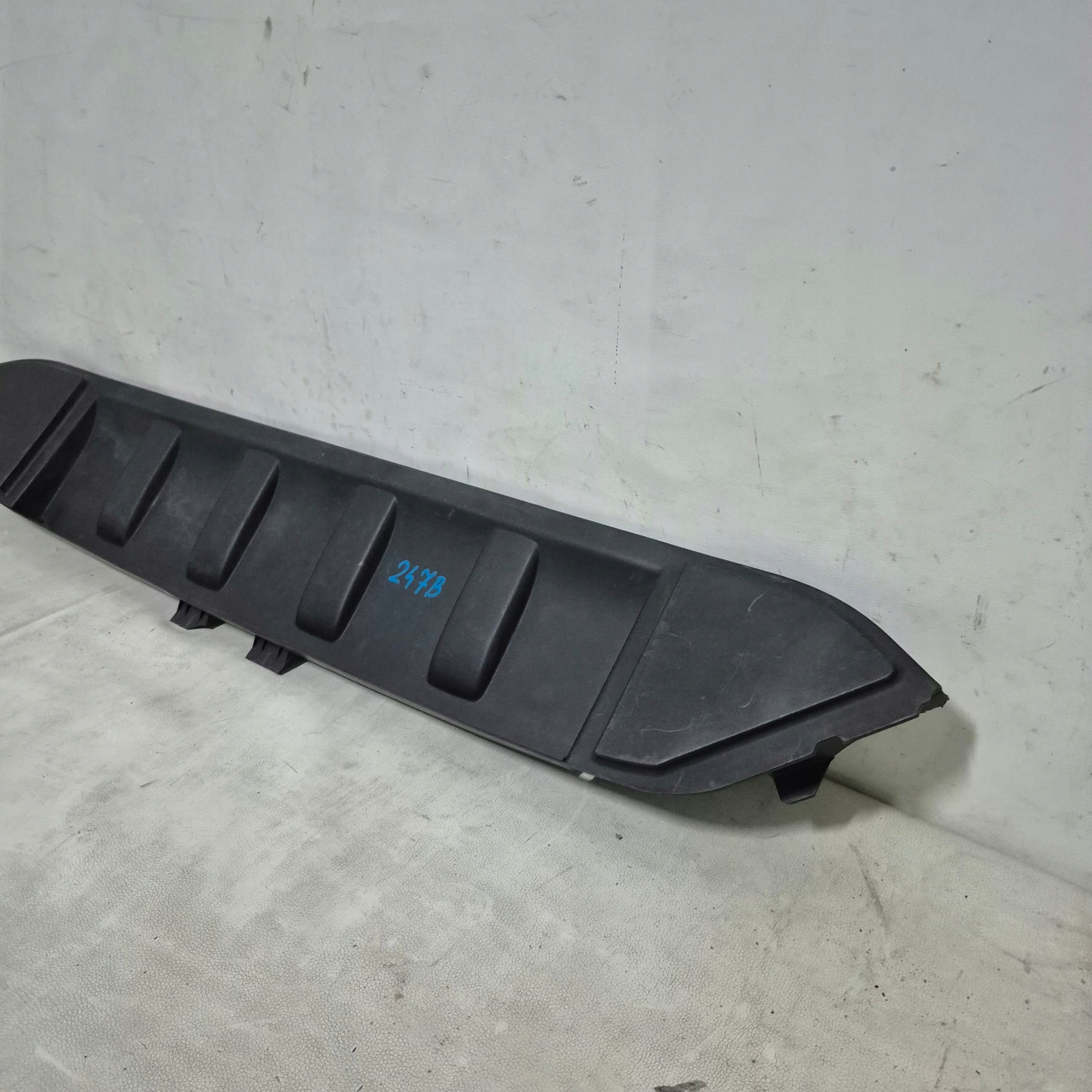 AUDI Q7 a 1 4L 05-09 kryt příčka GORA stěny