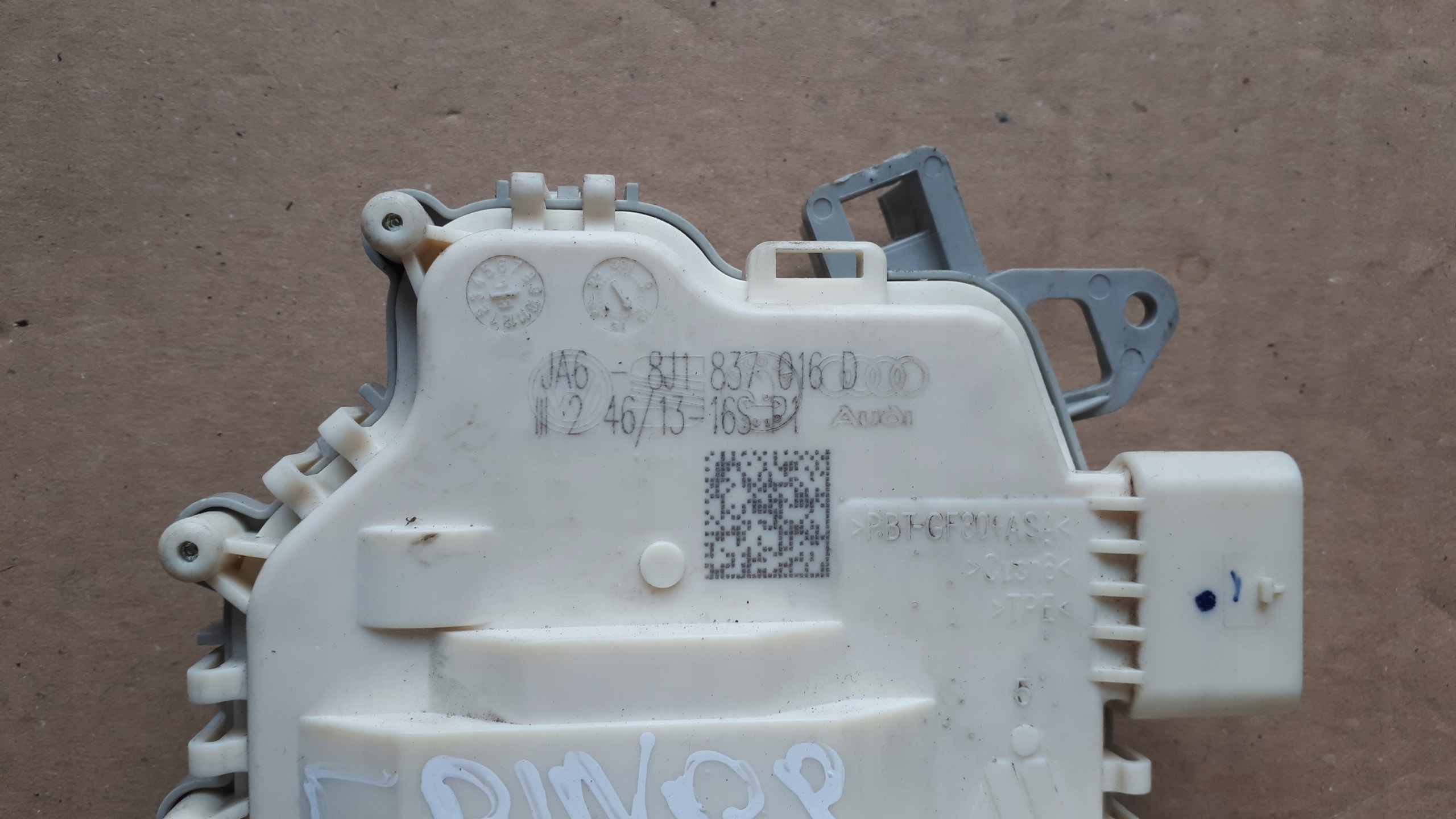 S4 B8 LIFT A4 lock door right front 5PIN A5 Q5