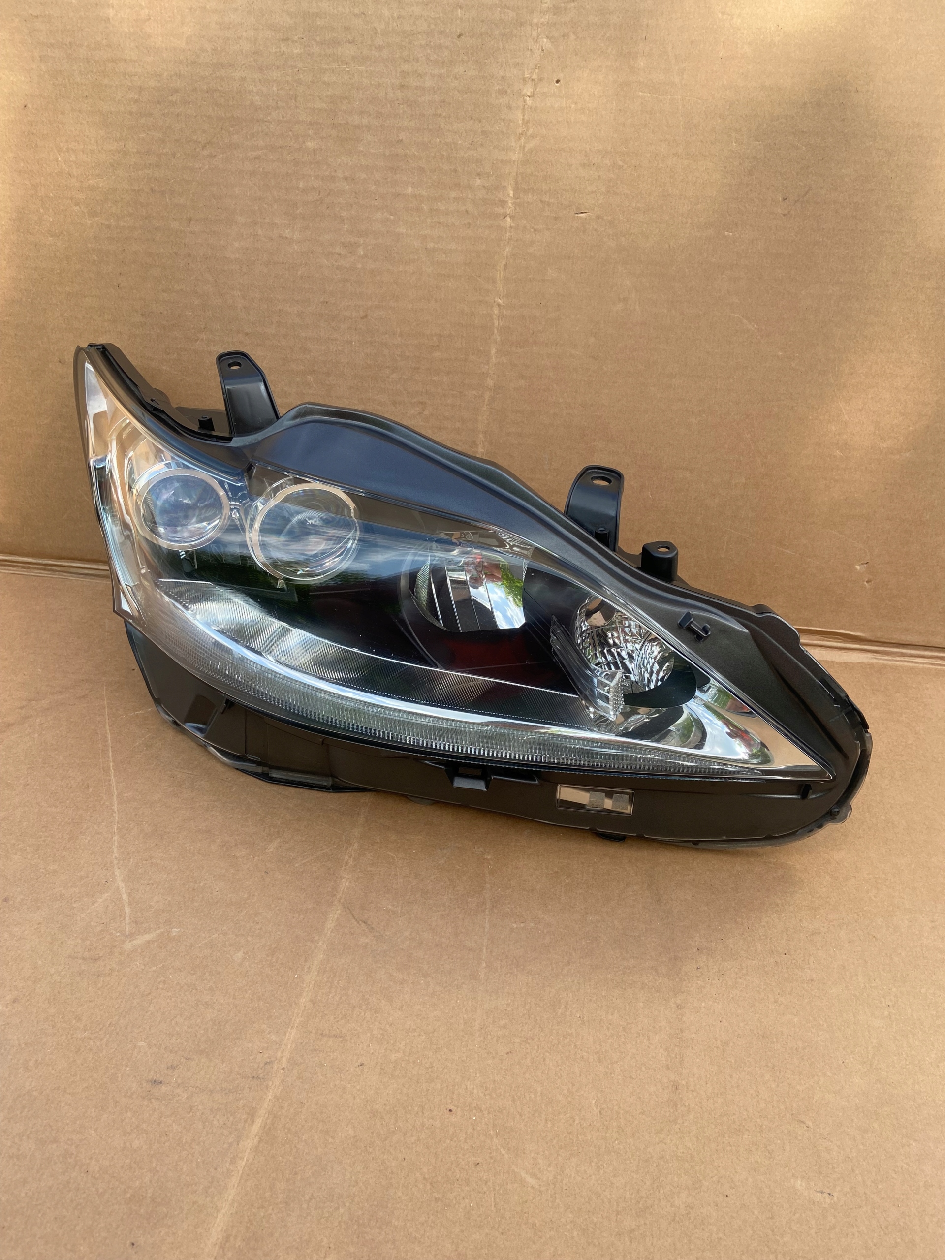 LEXUS CT 10- ФАРА ПЕРЕДНЯ ПРАВА ПОВНИЙ КОМПЛЕКТ LED