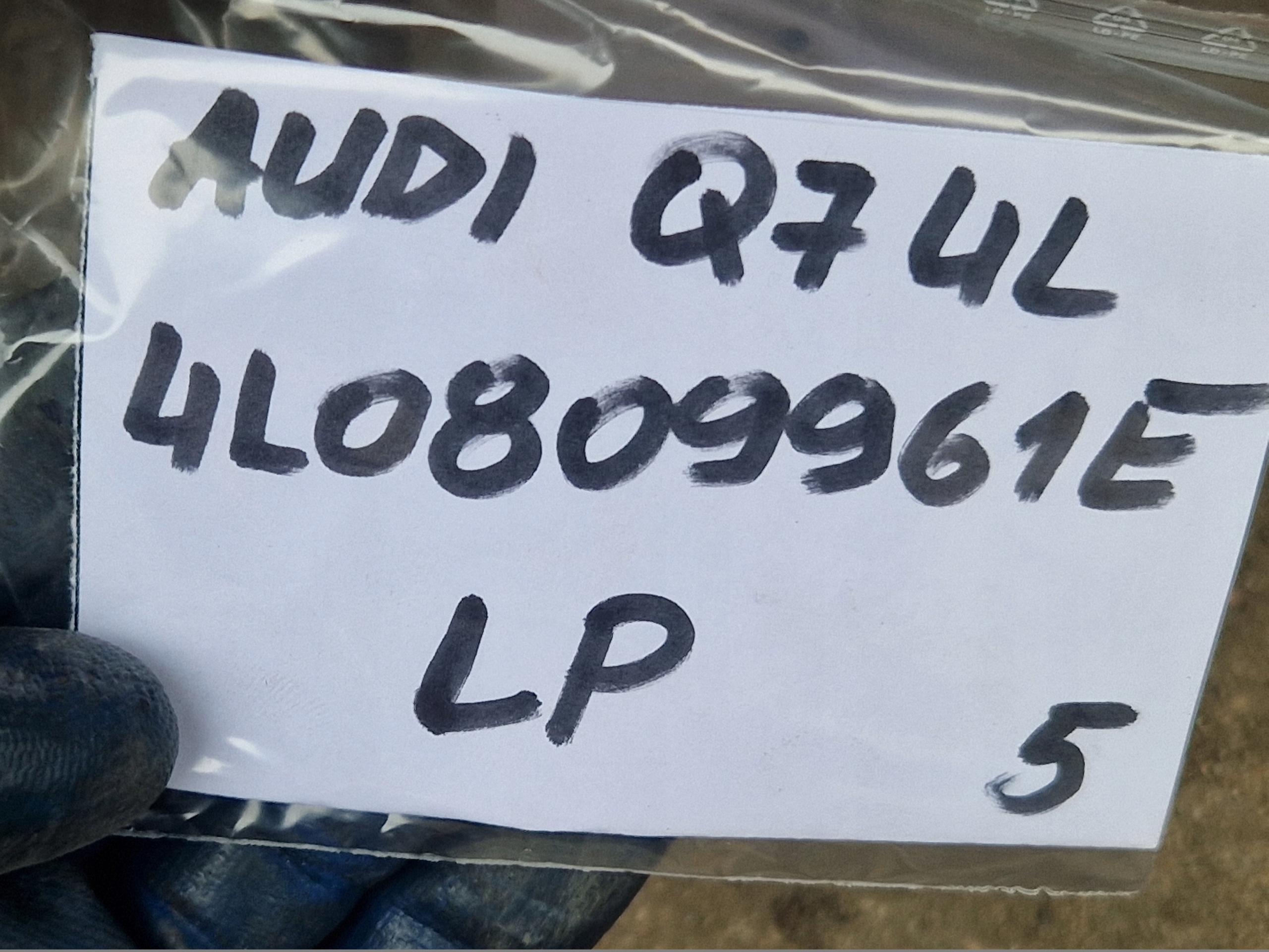 AUDI Q7 4L mudguard left front front 4L0809961E