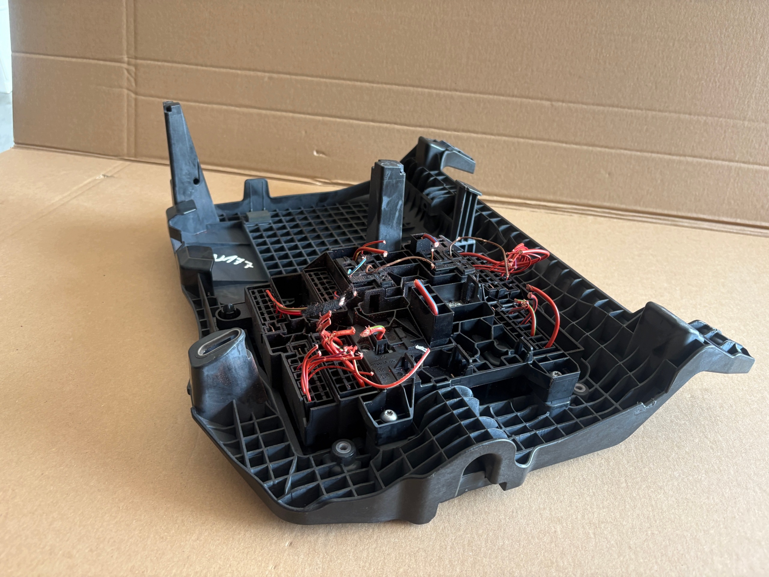 MERCEDES A class W177 fuse box A2475402406