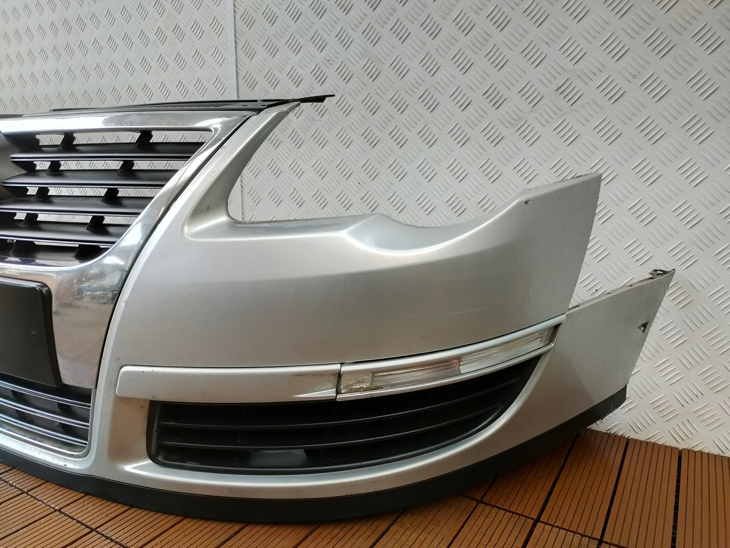 VW PASSAT B6 05-10 Frontstoßstange komplet vorne Farbe LA7W OE