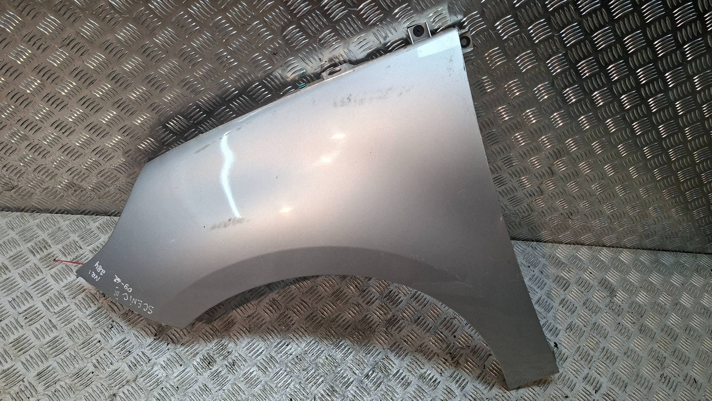fender front left 631010075R RENAULT SCENIC III 2009-2012