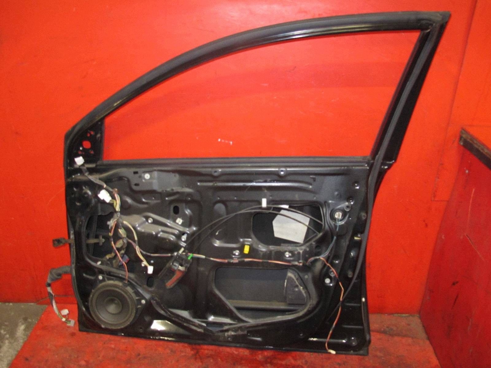 TOYOTA AVENSIS II 2 T25 door right front front black, 209