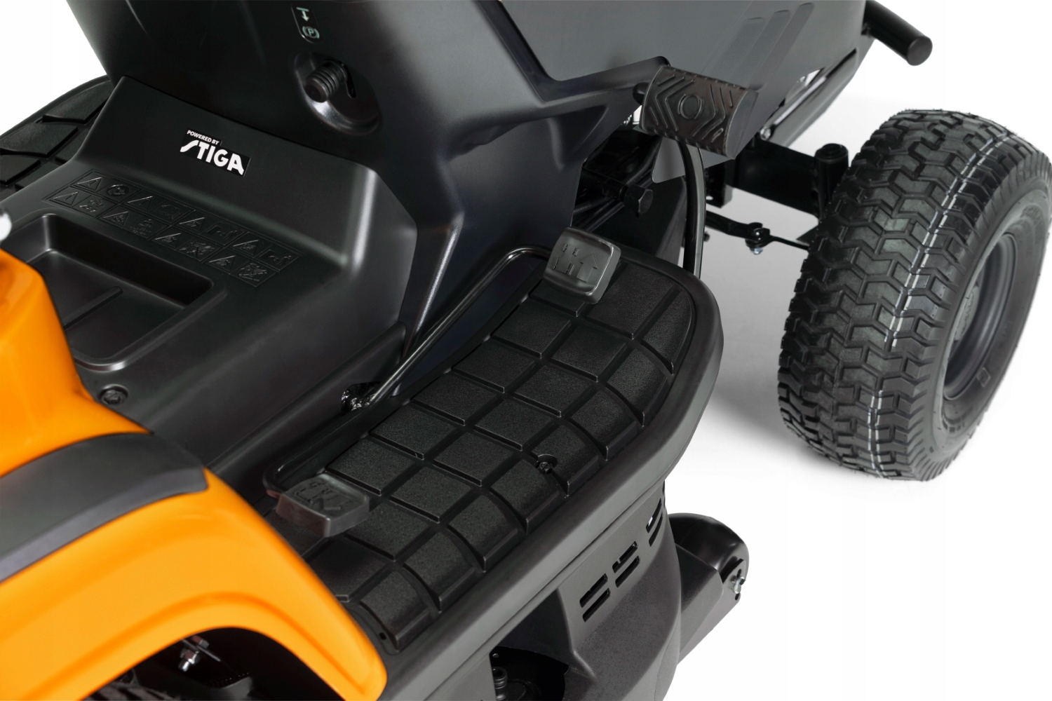 Traktor Ogrodowy STIGA Estate 384 Hydrostat MAX 15 KM NOWOŚĆ FOTEL SCHOWEK Pojemność silnika 432 cm³