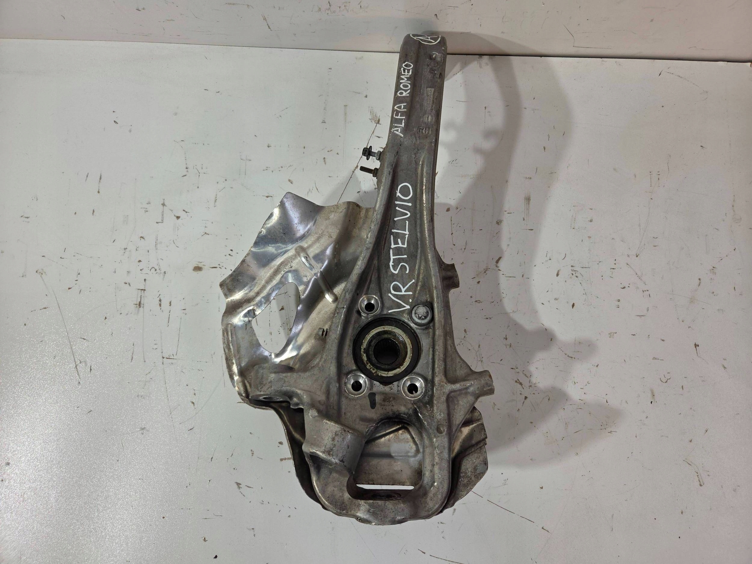Alfa Romeo Stelvio swing front right 50541554 (A104)