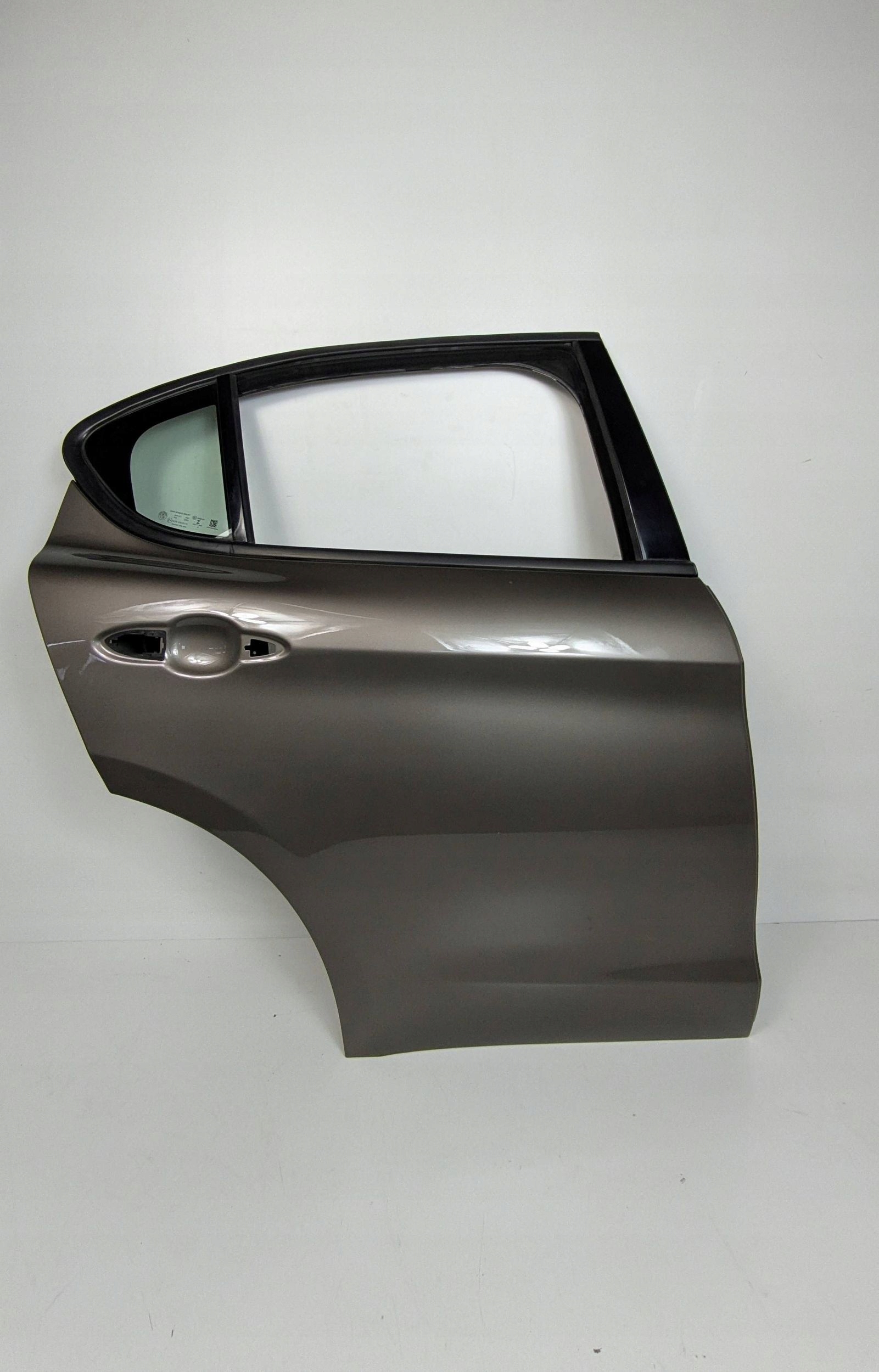 Alfa Romeo Stelvio door rear. right w colour 082