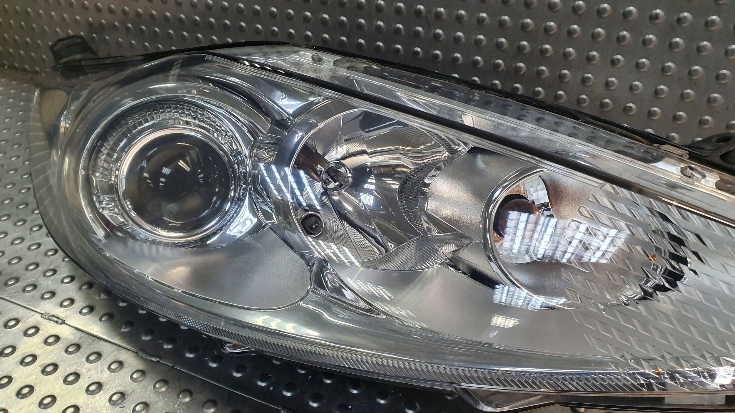 light front right FORD FIESTA MK7 lens 08