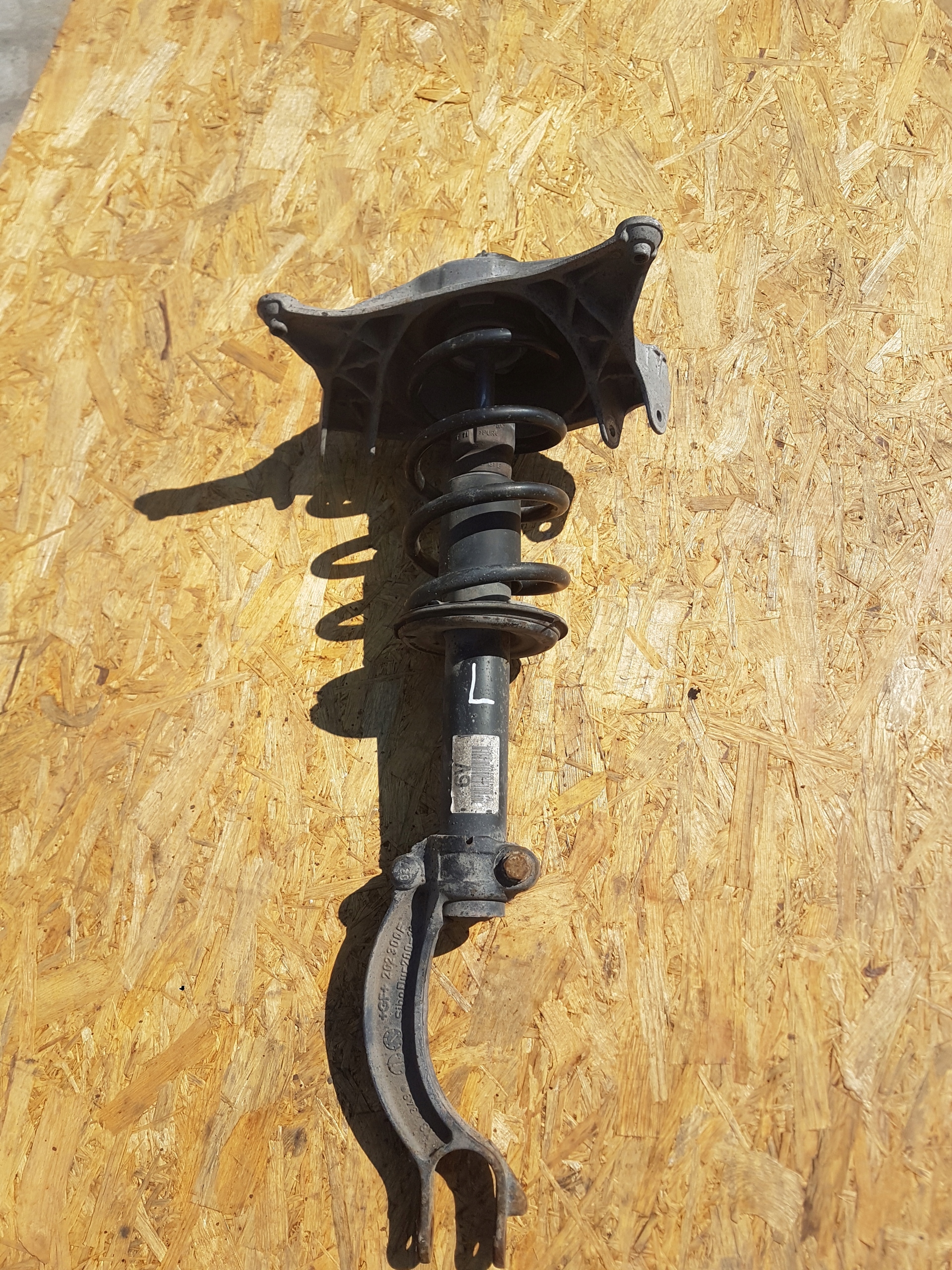 shock absorber left front AUDI A4 B8 A5 8K0413031AN