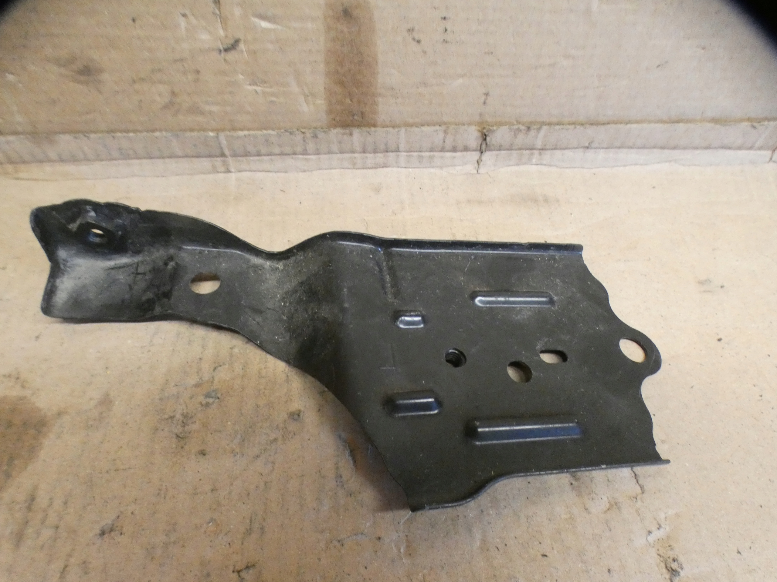 TOYOTA RAV4 06-09 Console Poignée Armature Pare choc