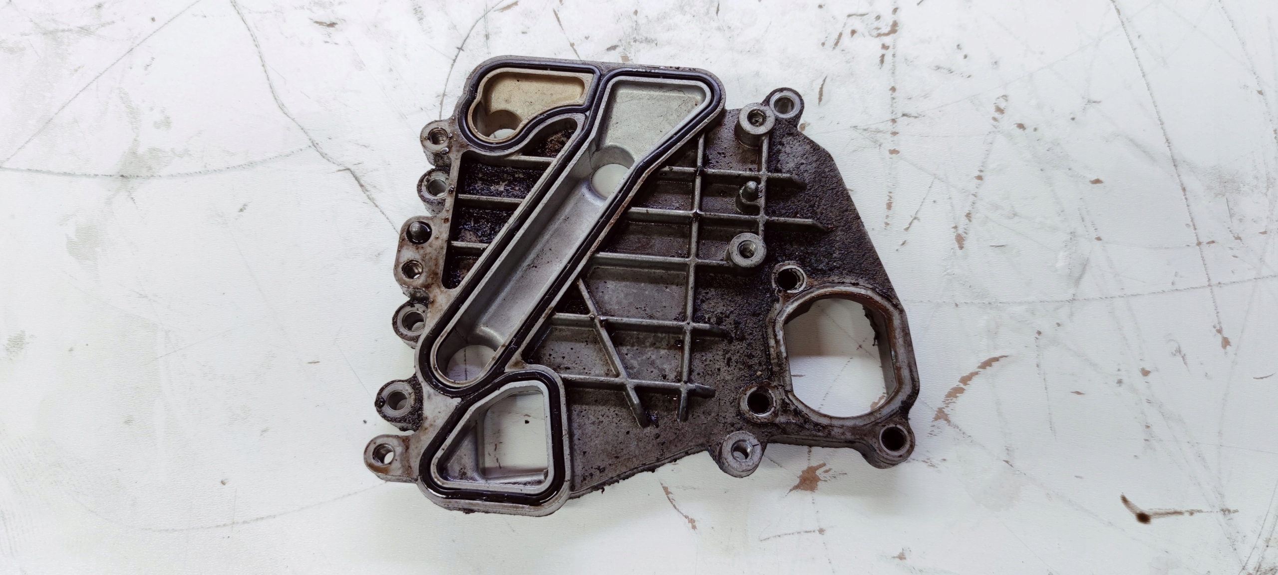bracket CHLODNICZKI oil AUDI A6 A7 A8 059117021Q