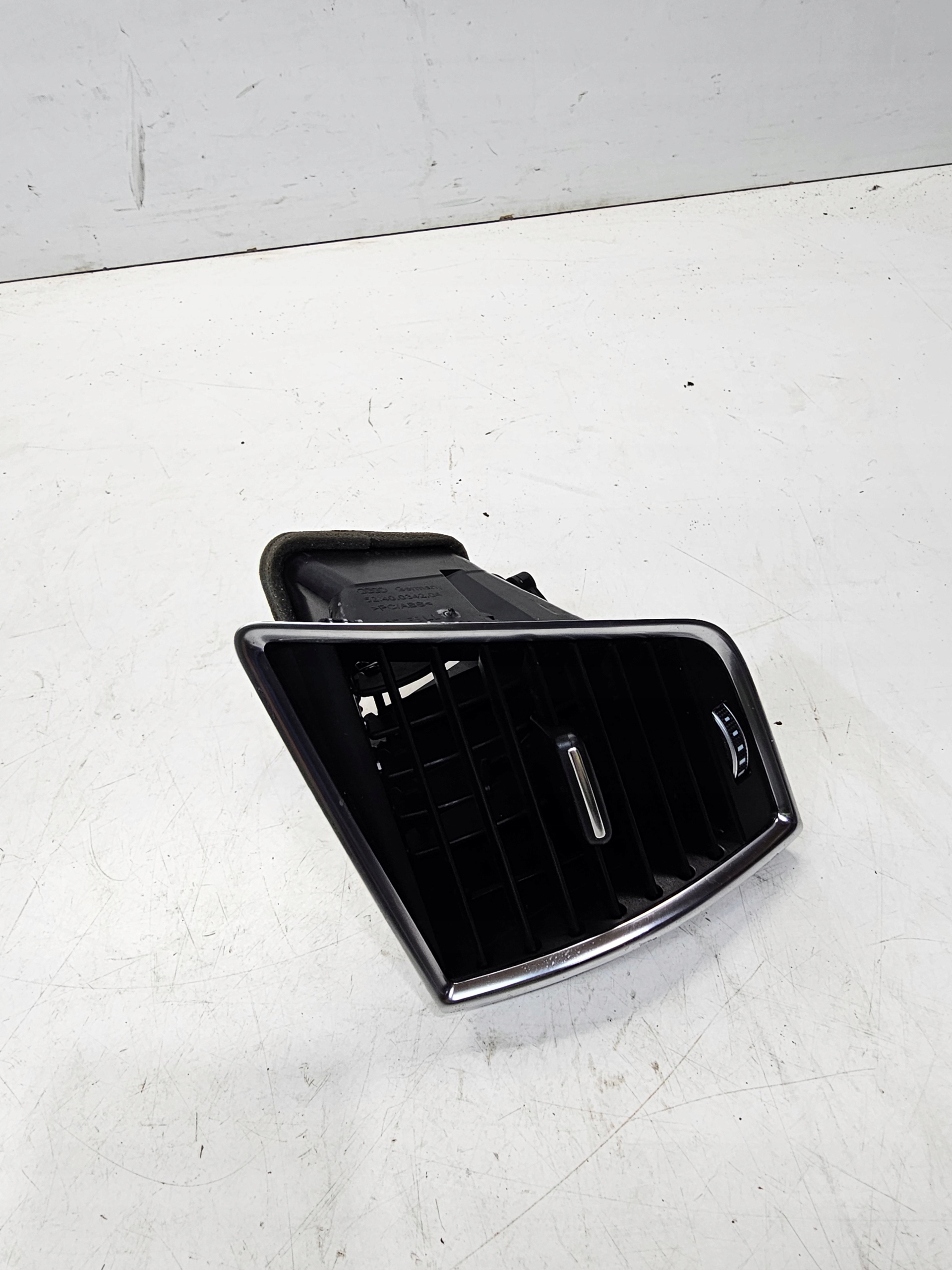 grid air conditioning devices left AUDI Q5 8R LIFT 8R1820901J