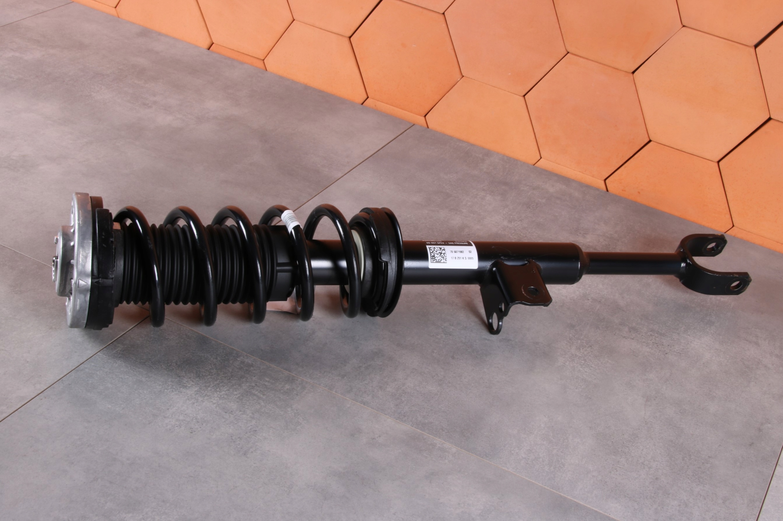 BMW 6' G32 620d 630i shock absorber right front front 6871982 653 km !!!