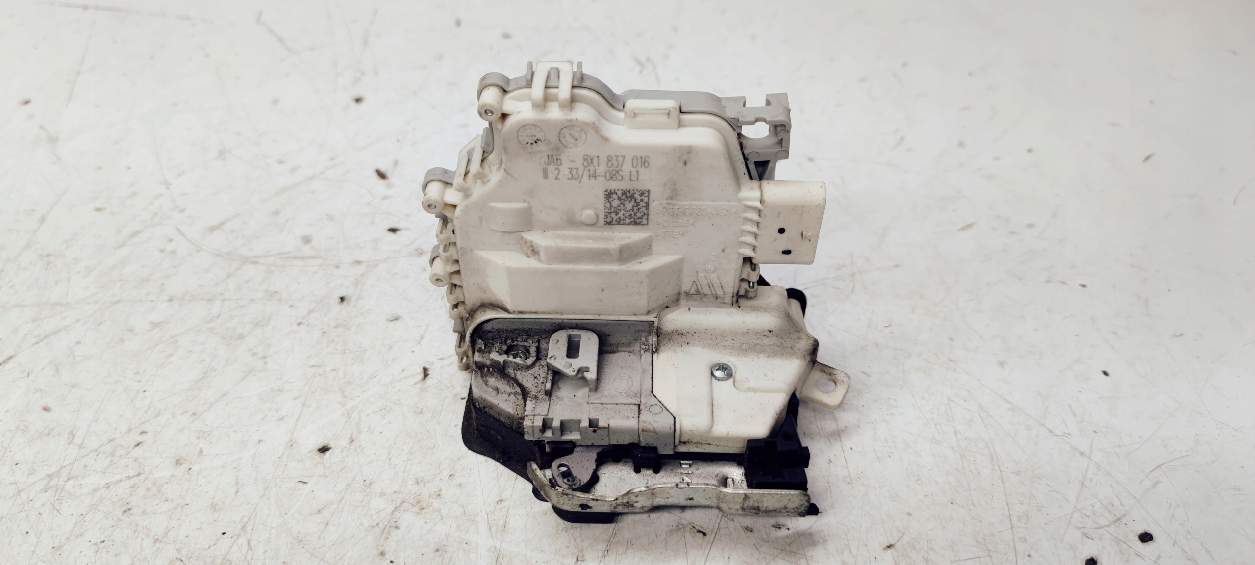lock door right front AUDI A1 8X1837016 6 PIN