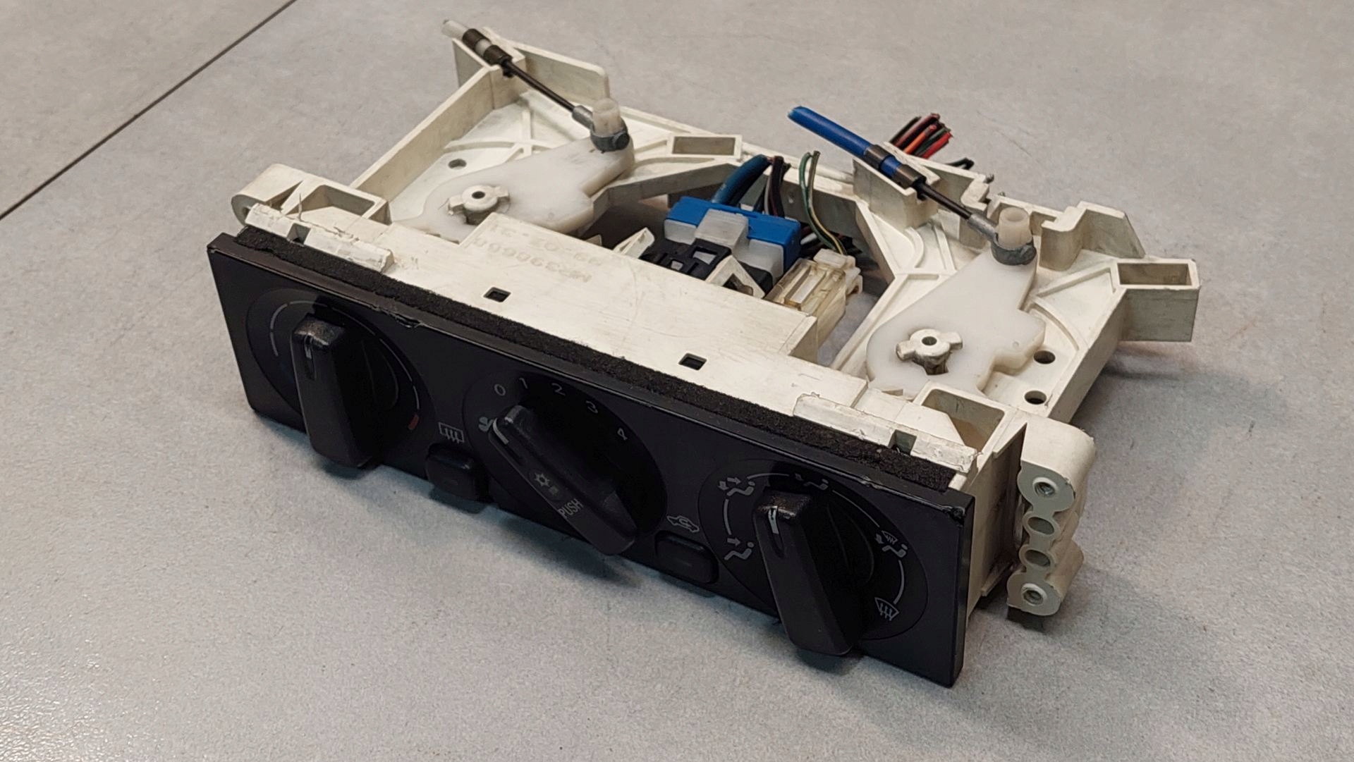 comandi clima SPACE WAGON III MR398658