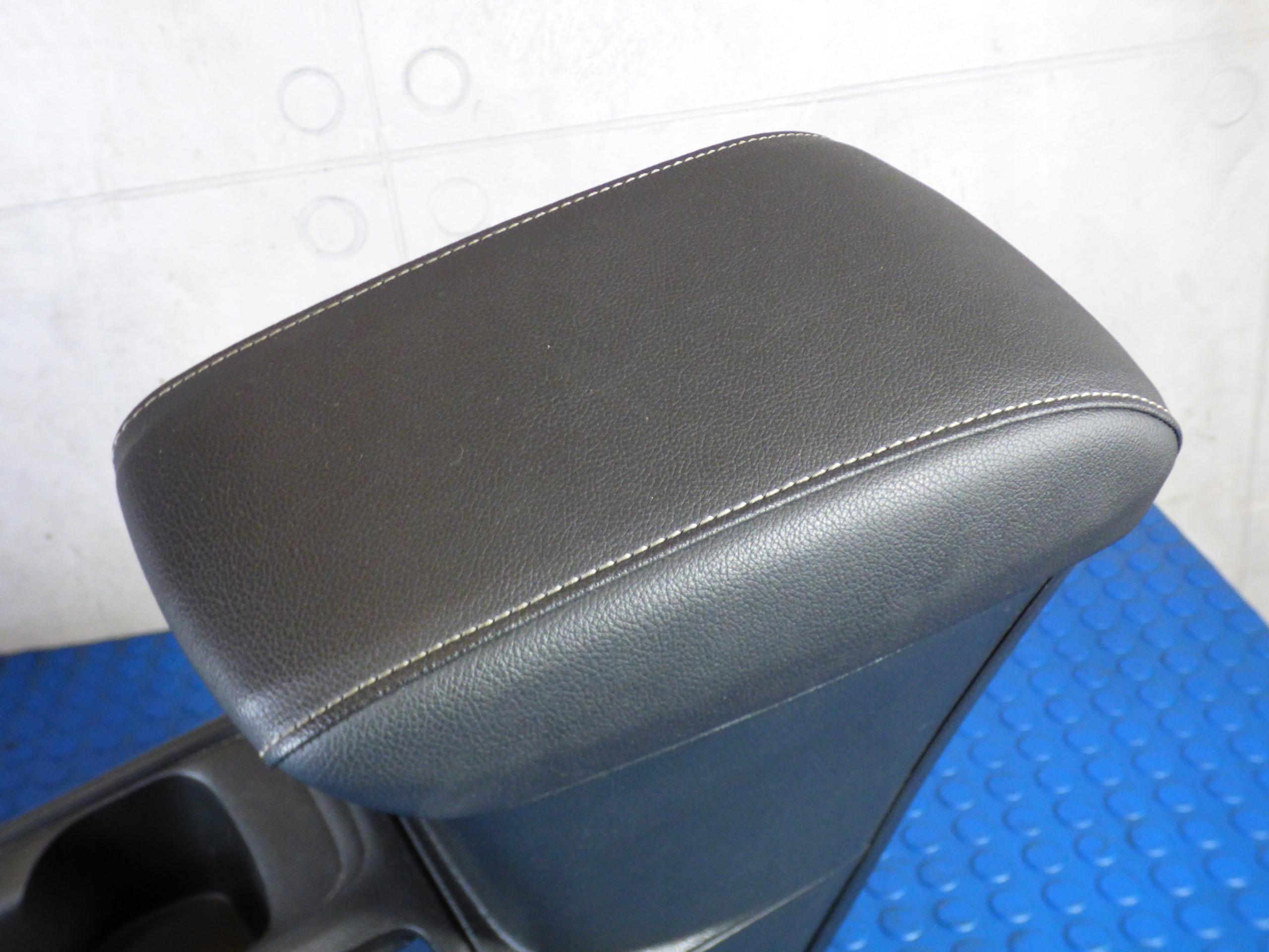 tunel central armrest EUROPA 13412338 OPEL ASTRA K V