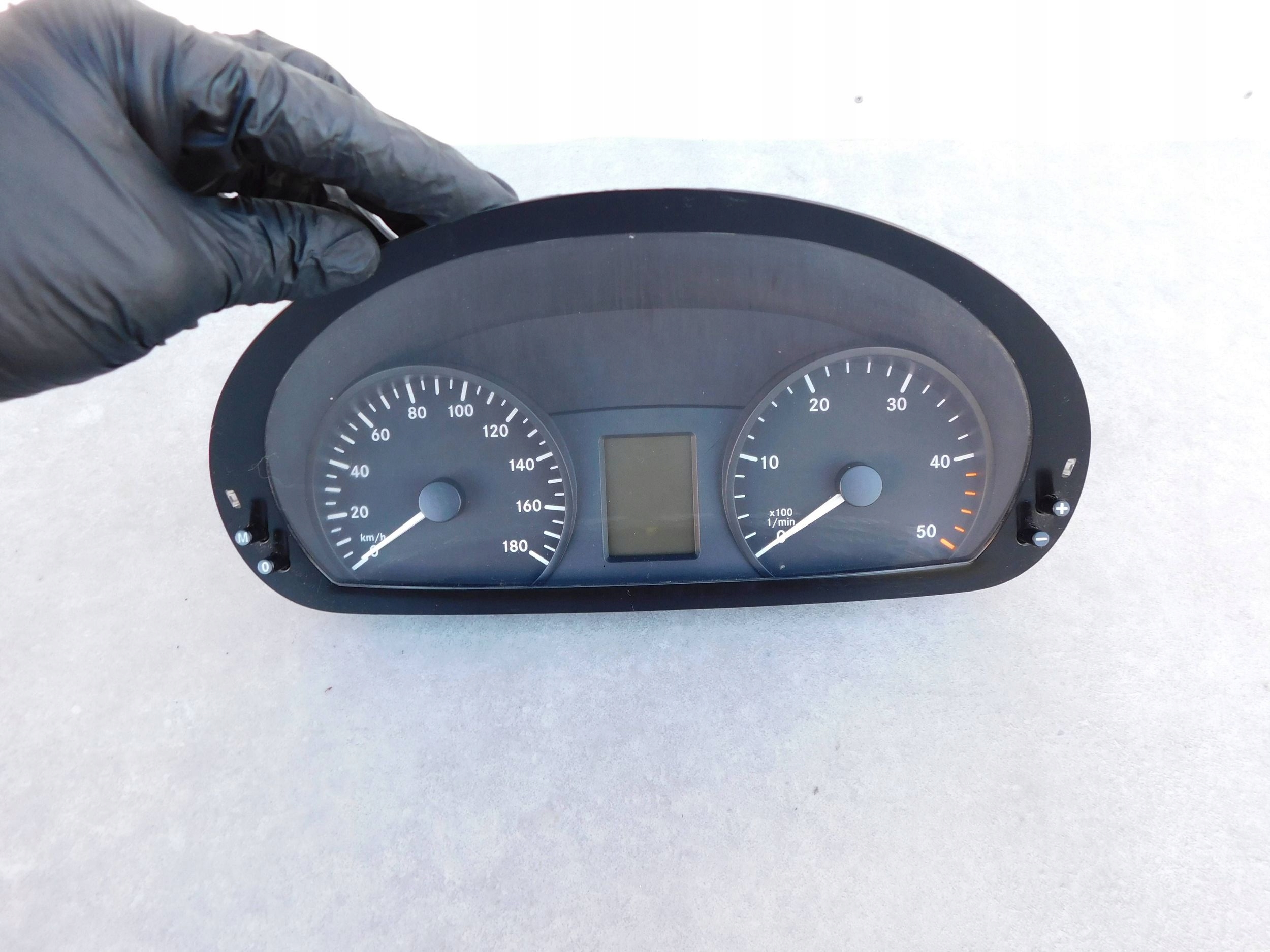 dials dials predkosciomierz Europa Mercedes Sprinter 906 OEM A9065422101