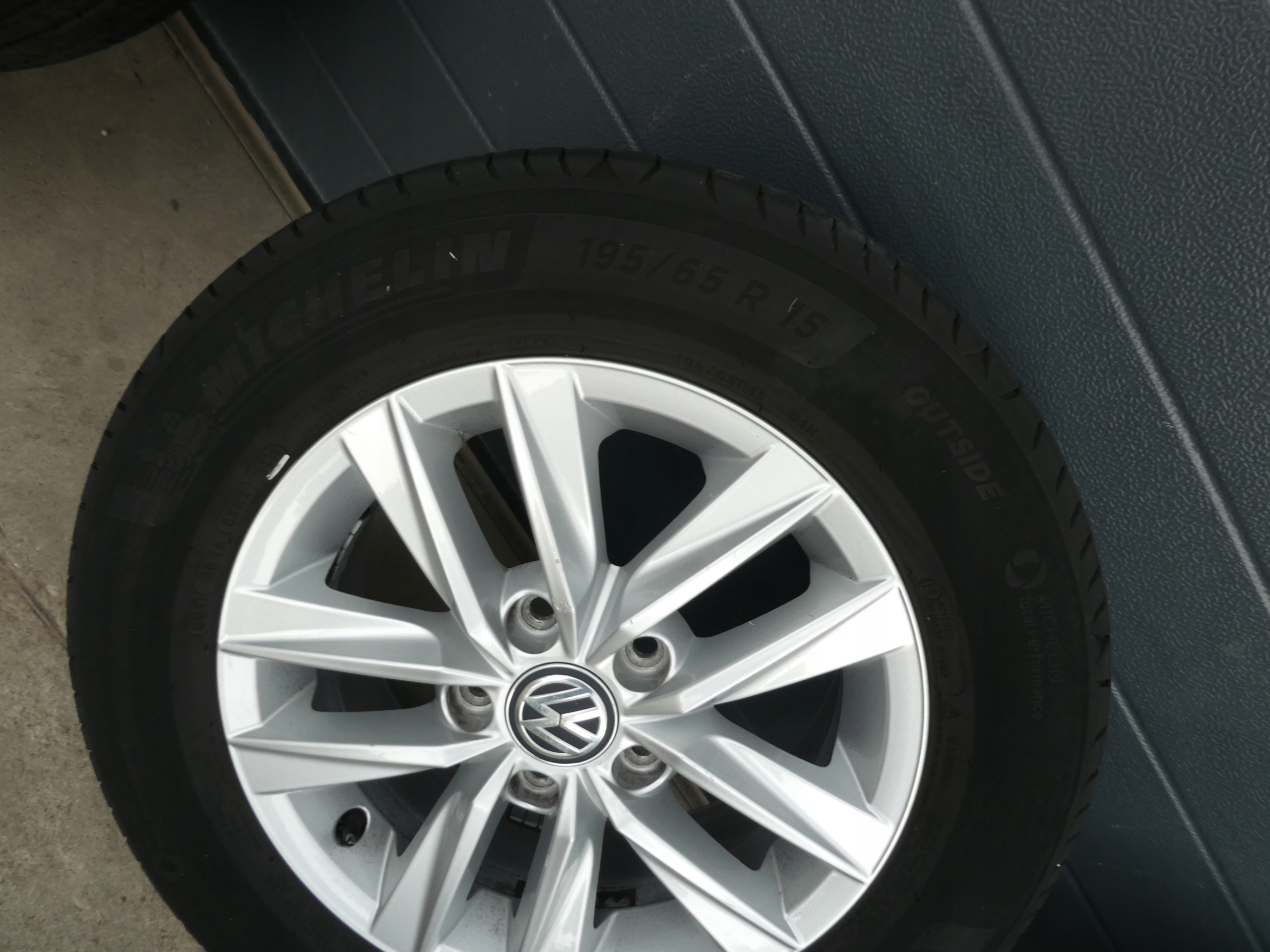 4X discs aluminium disc tyres VW CADDY 2K5601025D 195/65/15 2021/2018R