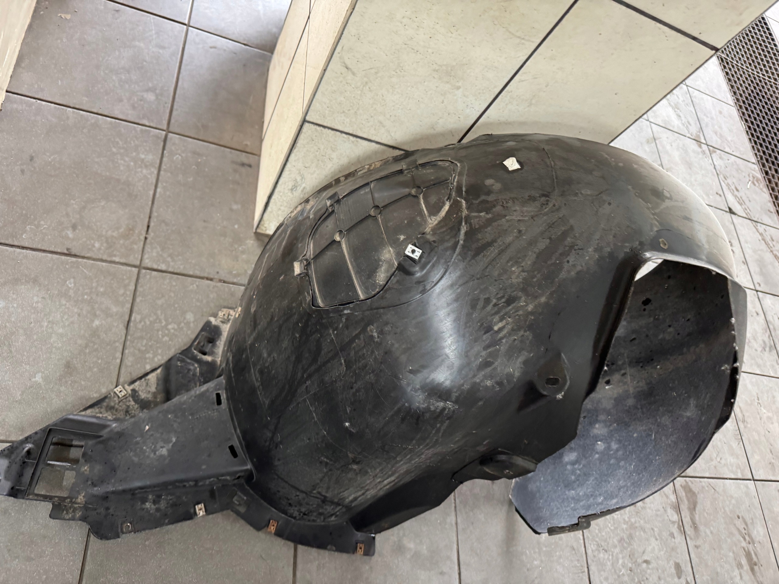 VW BEETLE 5C podblatník předek pravý originál