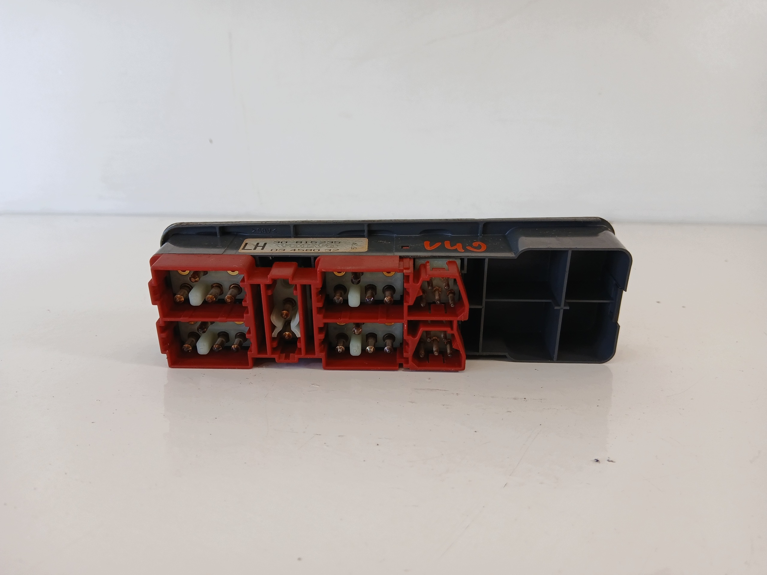 VOLVO V40 S40 a PANEL okna levý předek 30815235