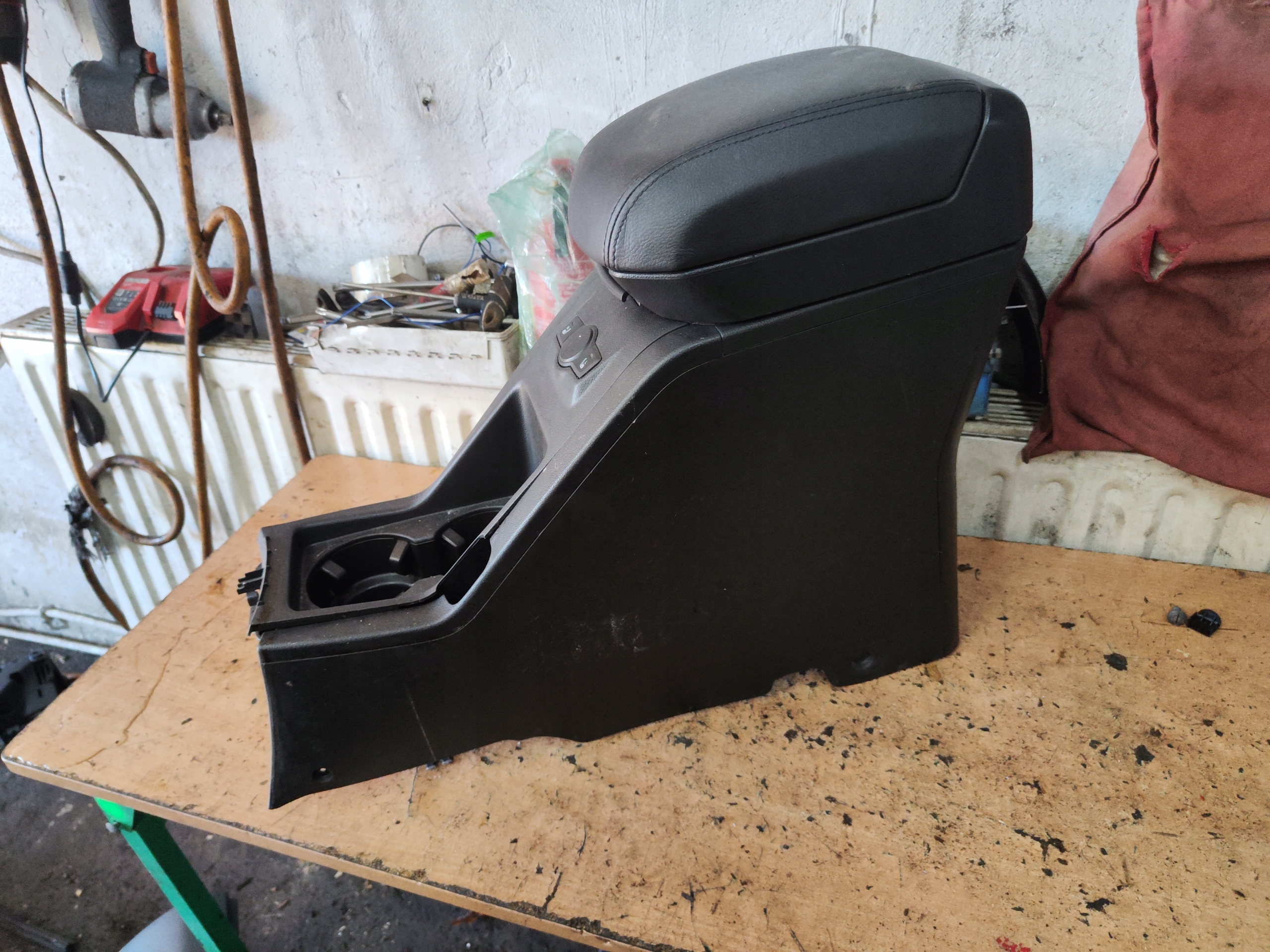 Chevrolet CAPTIVA подлокотник тунель середина