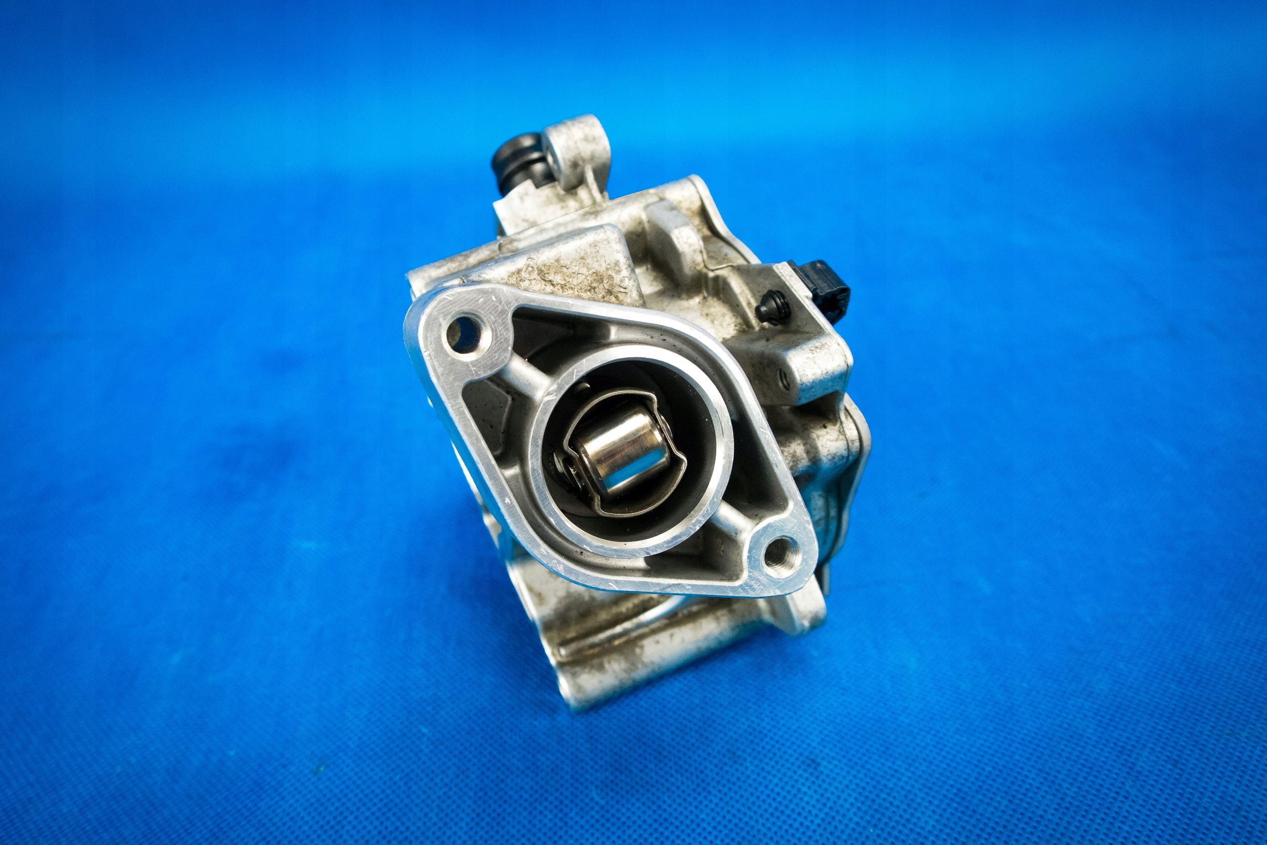 pump vacual vacum Audi S3 A6 VW 06L145100B