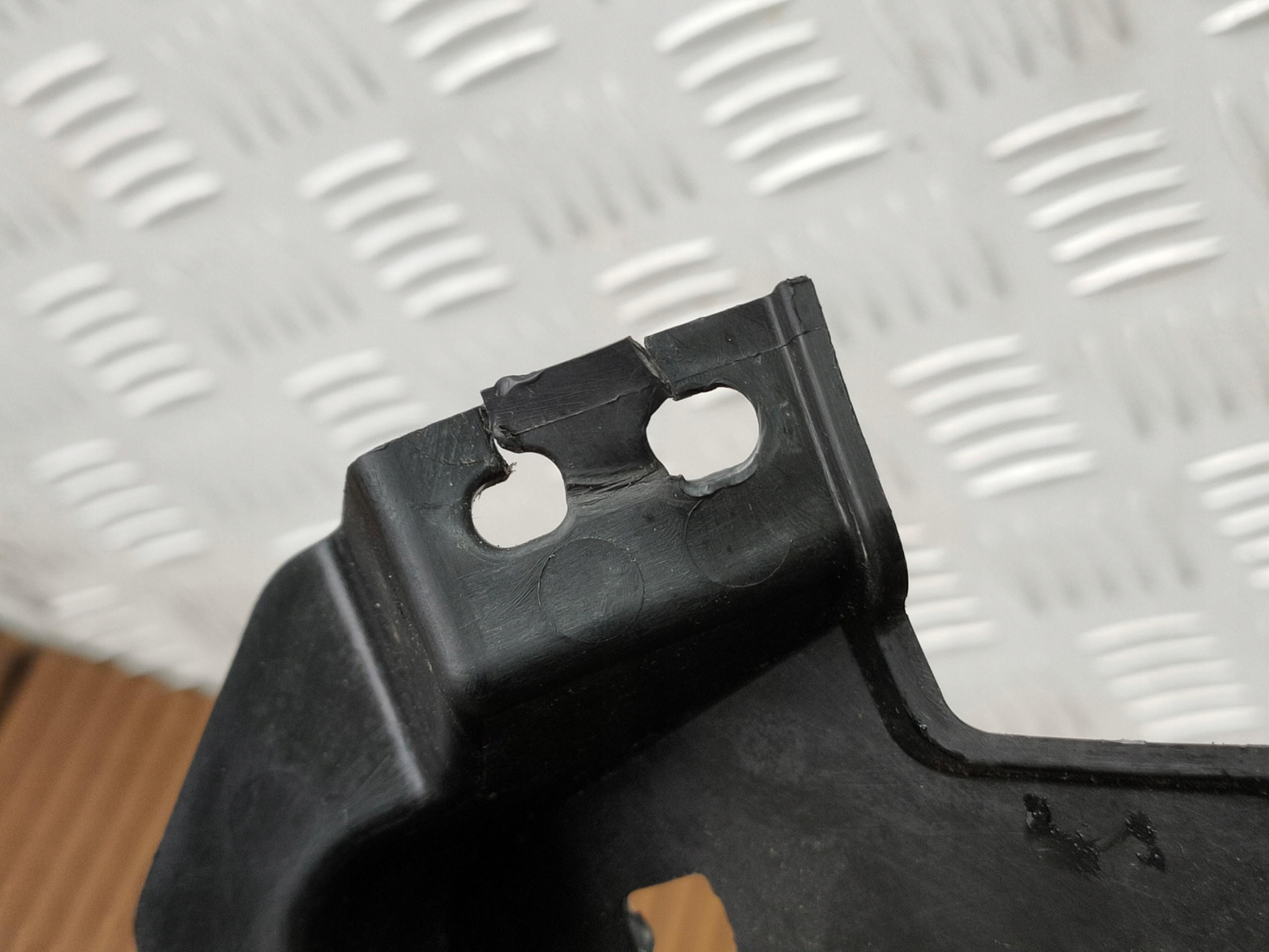 MAZDA 2 DJ DL LIFT 20-24 bumper bracket front left D65E-50161 OE