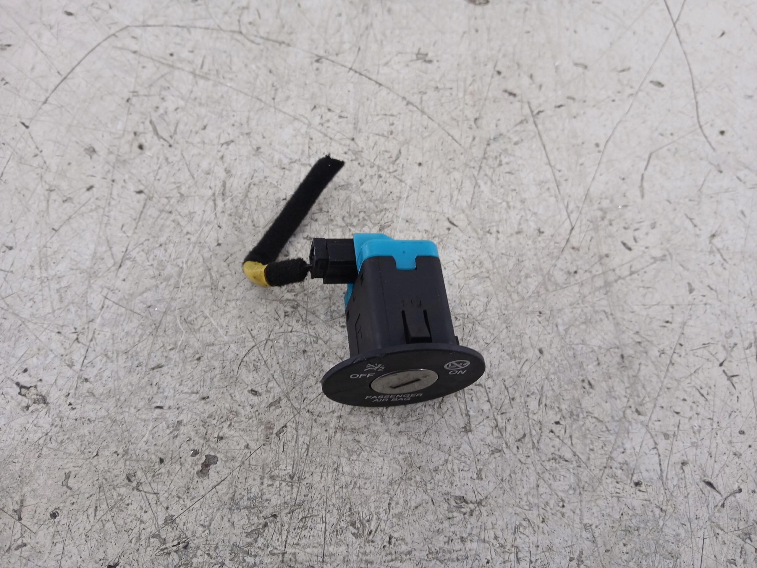 KIA OPTIMA IV switch circuit breaker airbag