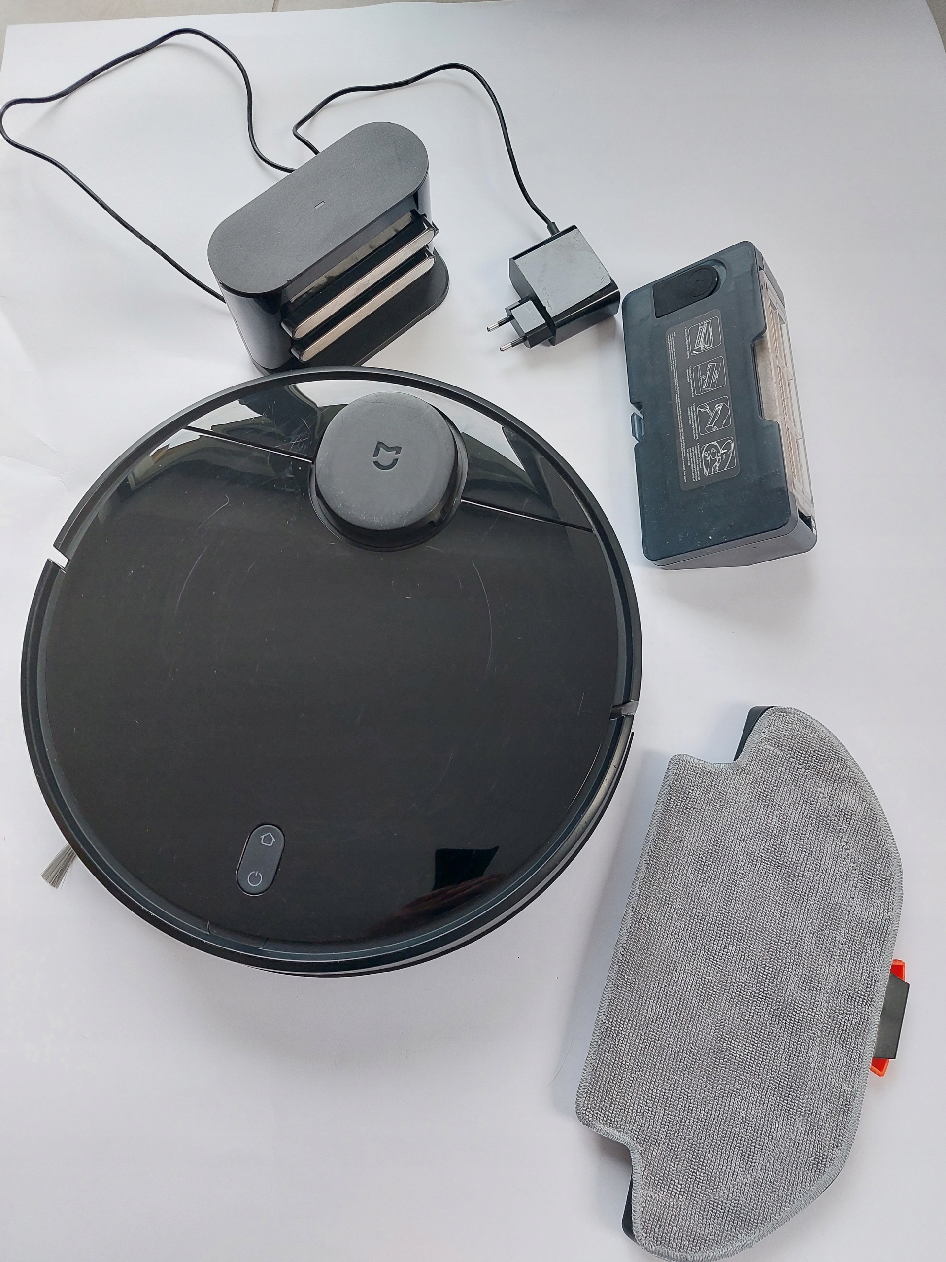 Robotický vysávač Xiaomi Mi Vacuum Mop Pro čierny