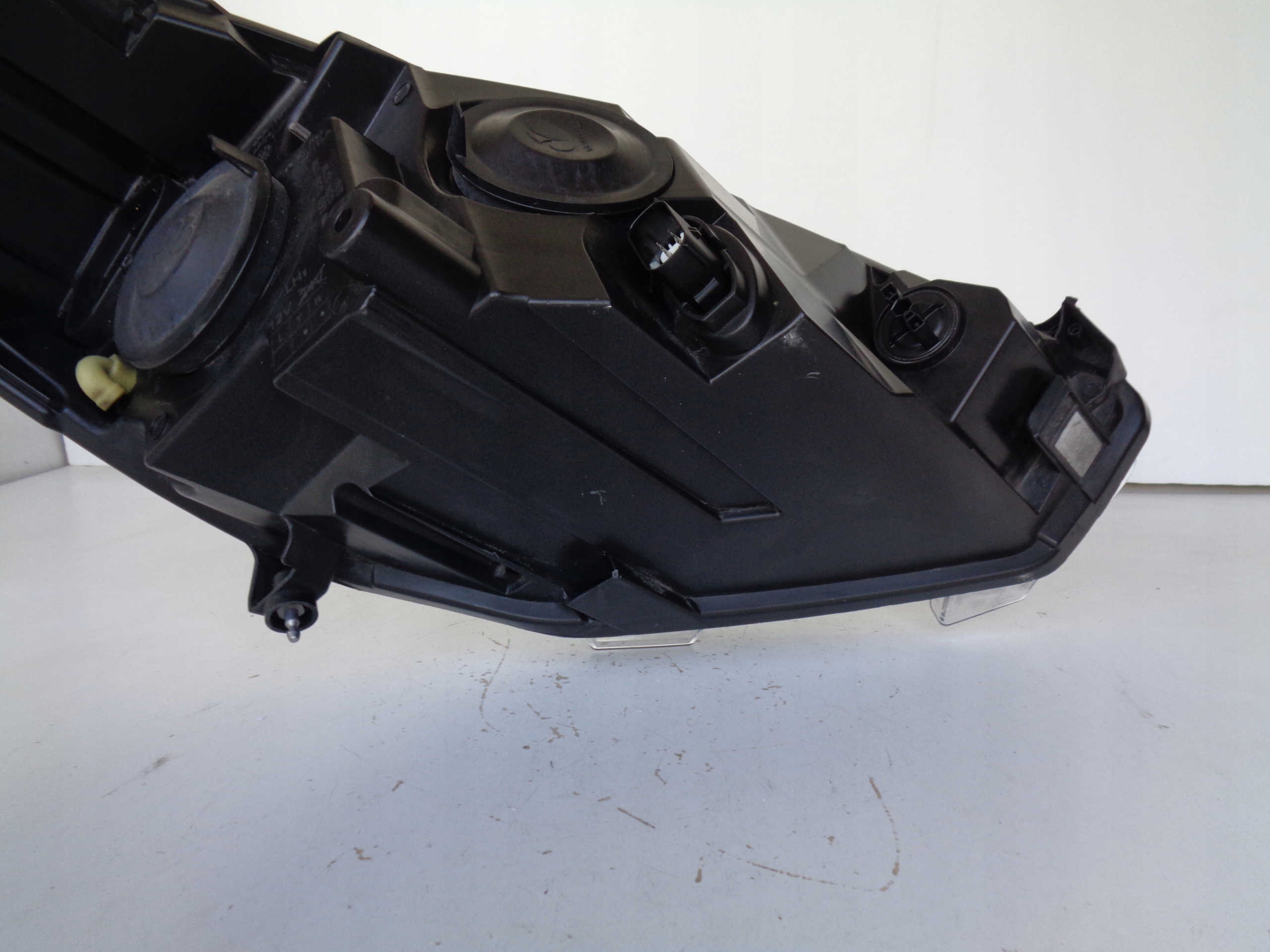light left REFLEKTOR FORD FIESTA MK8 17