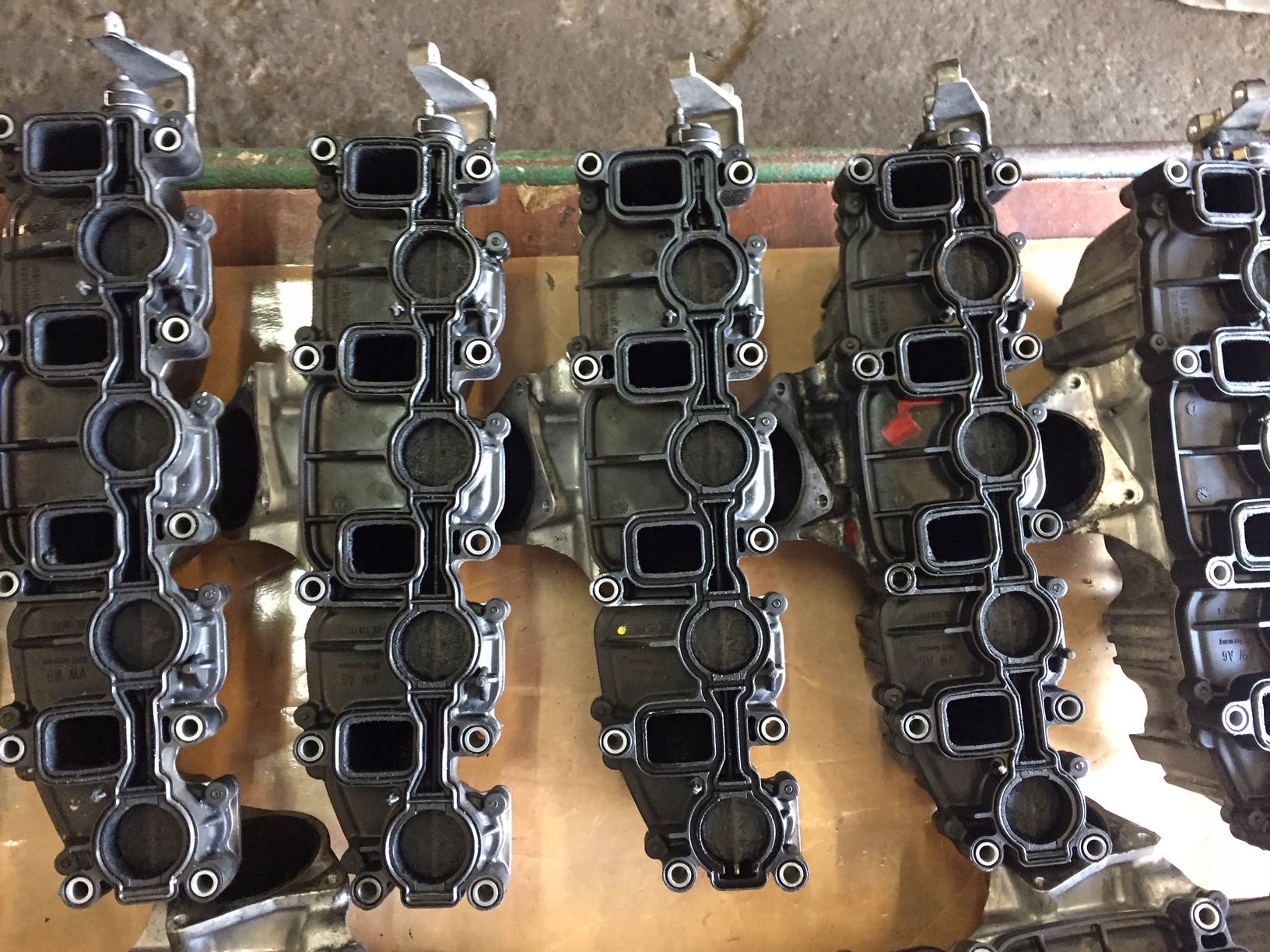 AUDI SEAT SKODA 2.0 TDI intake manifold 03L129711E