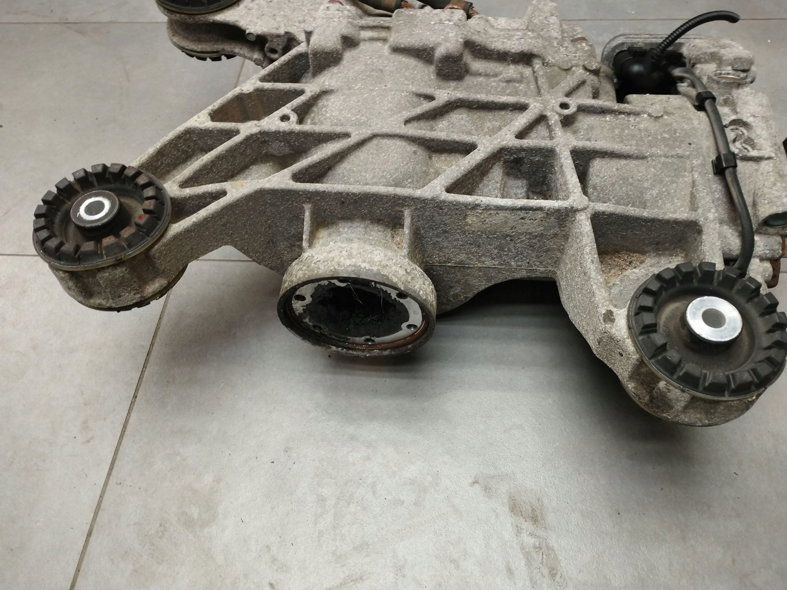Volkswagen PASSAT B6 2007 2.0 TDI diff rear part HALDEX 01Z525010C