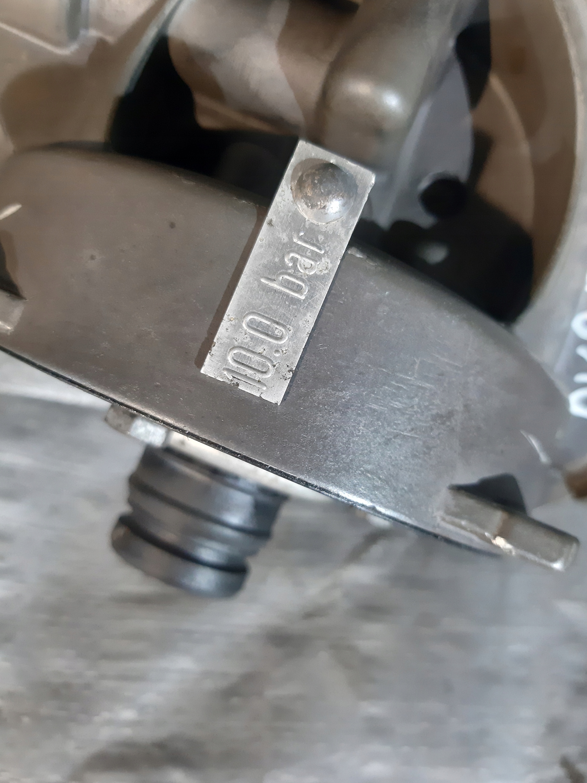 holder osuszacza Man F 2000 L 2000