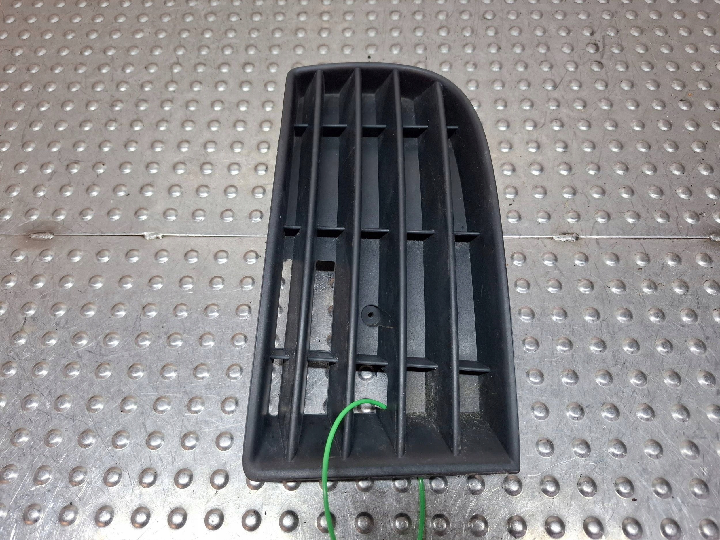 grid grille of a bumper front right 1K0853666 VW GOLF V