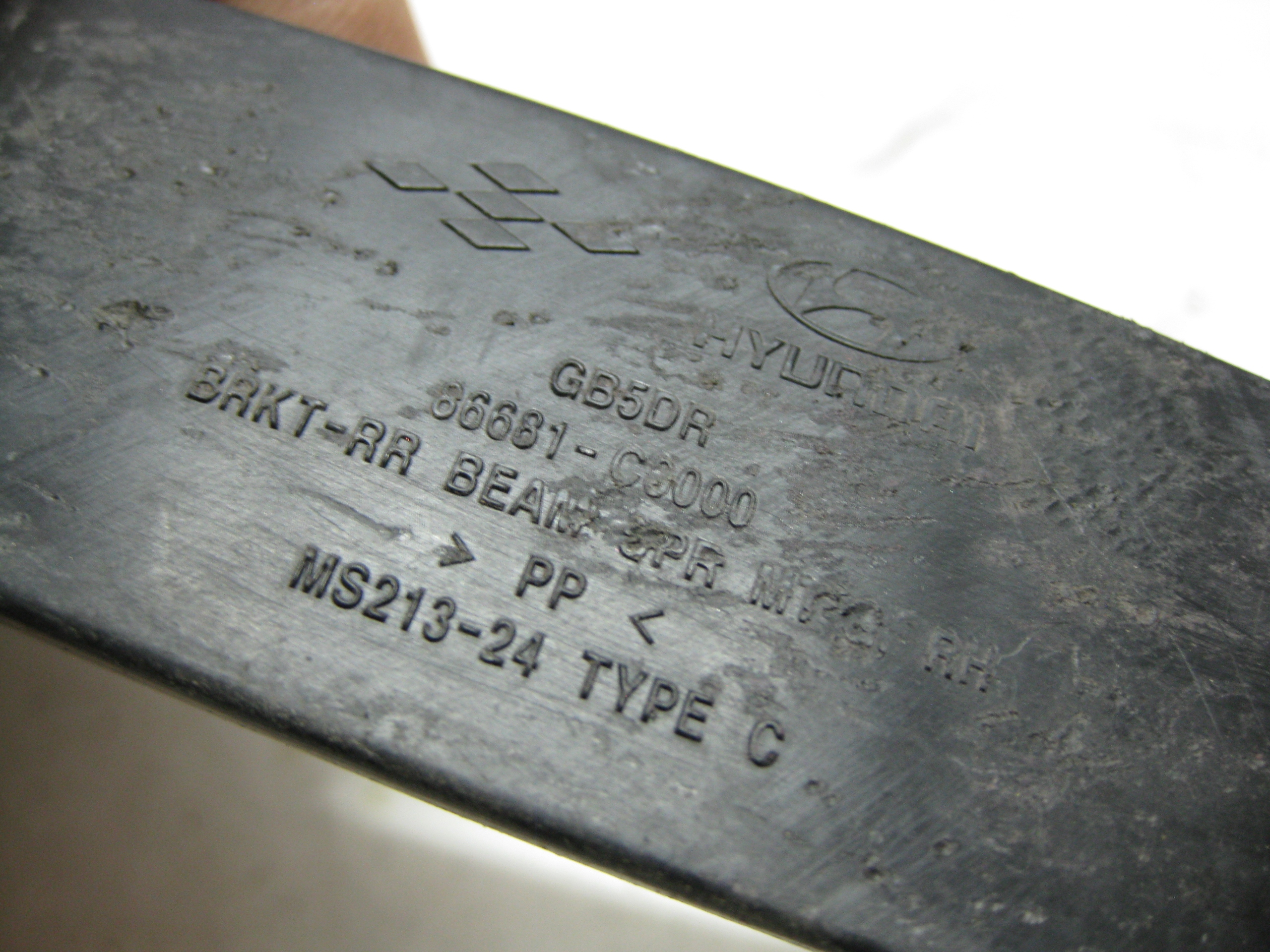 Hyundai I20 bumper bracket right 86681-C8000