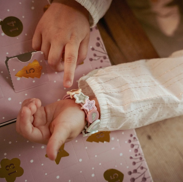 Адвент-календарь Little Dutch, браслеты своими руками: 4 основы и 27 шармов, от 3 лет — фото 4