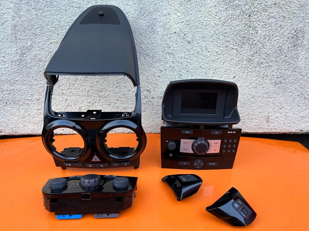 OPEL CORSA D CD40 USB КОМПЛЕКТ ПІАНІНО ЧОРНИЙ ЄВРОПА