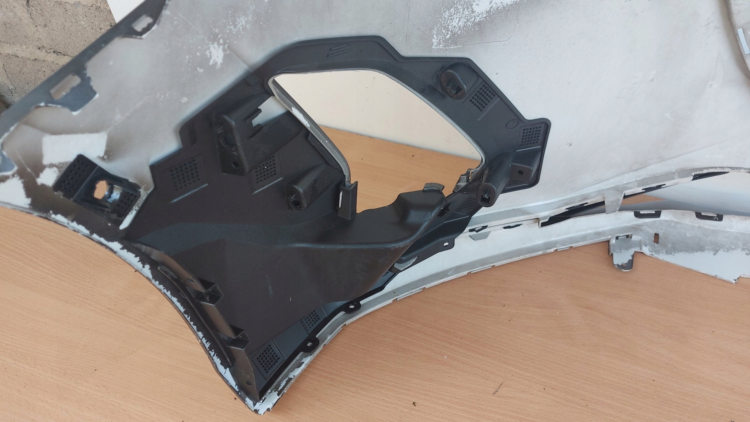 FORD FOCUS MK4 IV 4 bumper front for PDC + supports