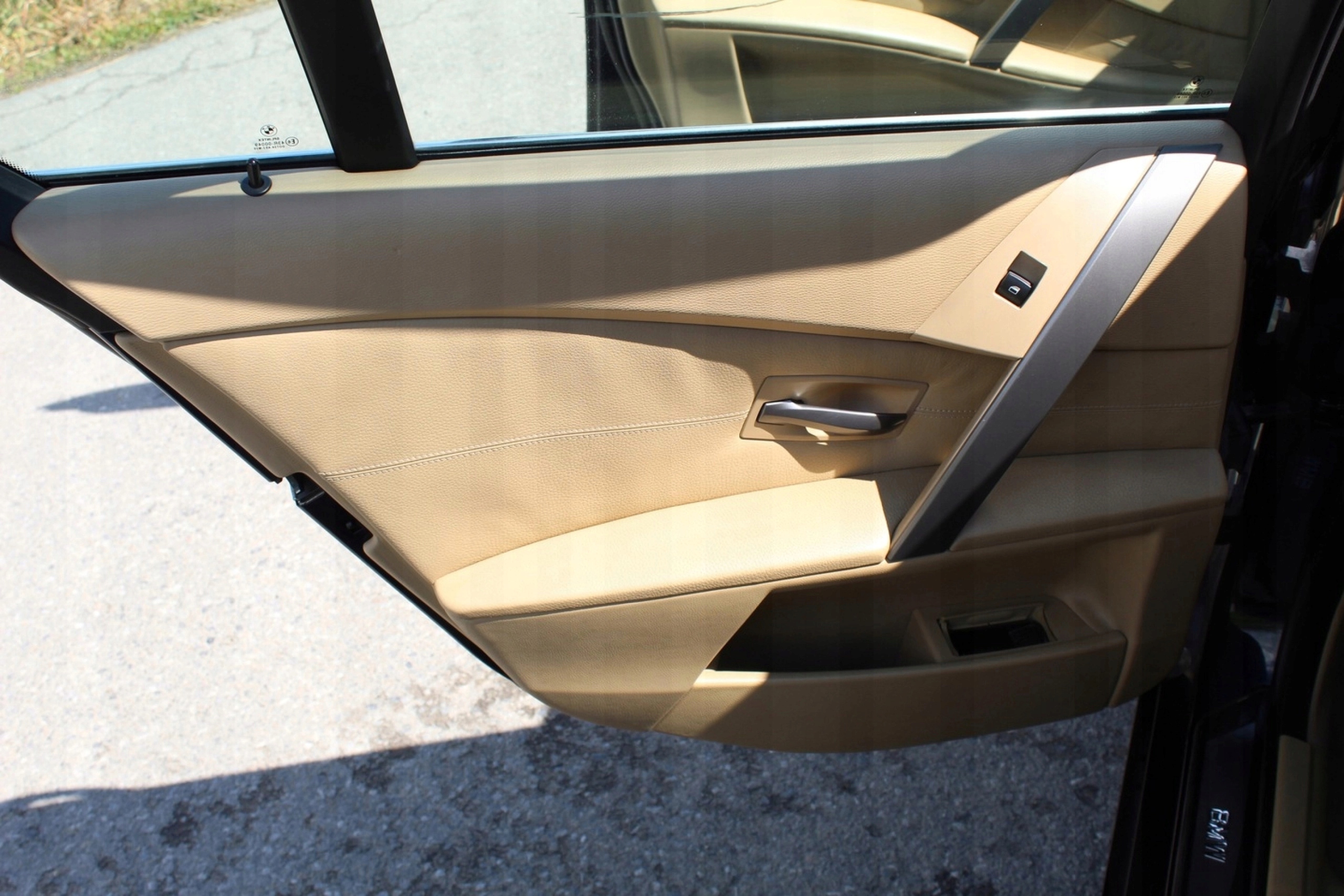 BOCZEK LEWY TYŁ BMW E60 E61 BEŻOWA SKÓRA EU